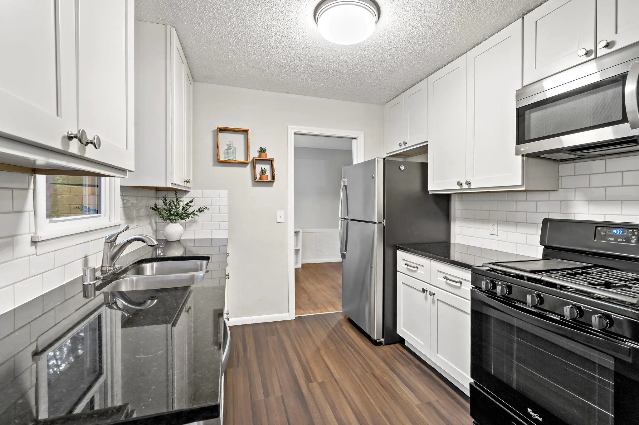 Photo 17 of 2206 W 89th W Street