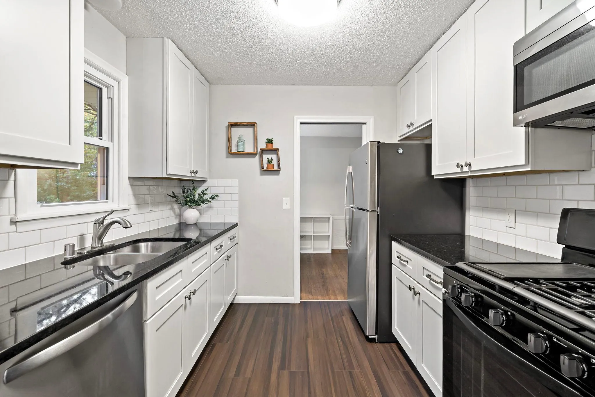 Photo 16 of 2206 W 89th W Street