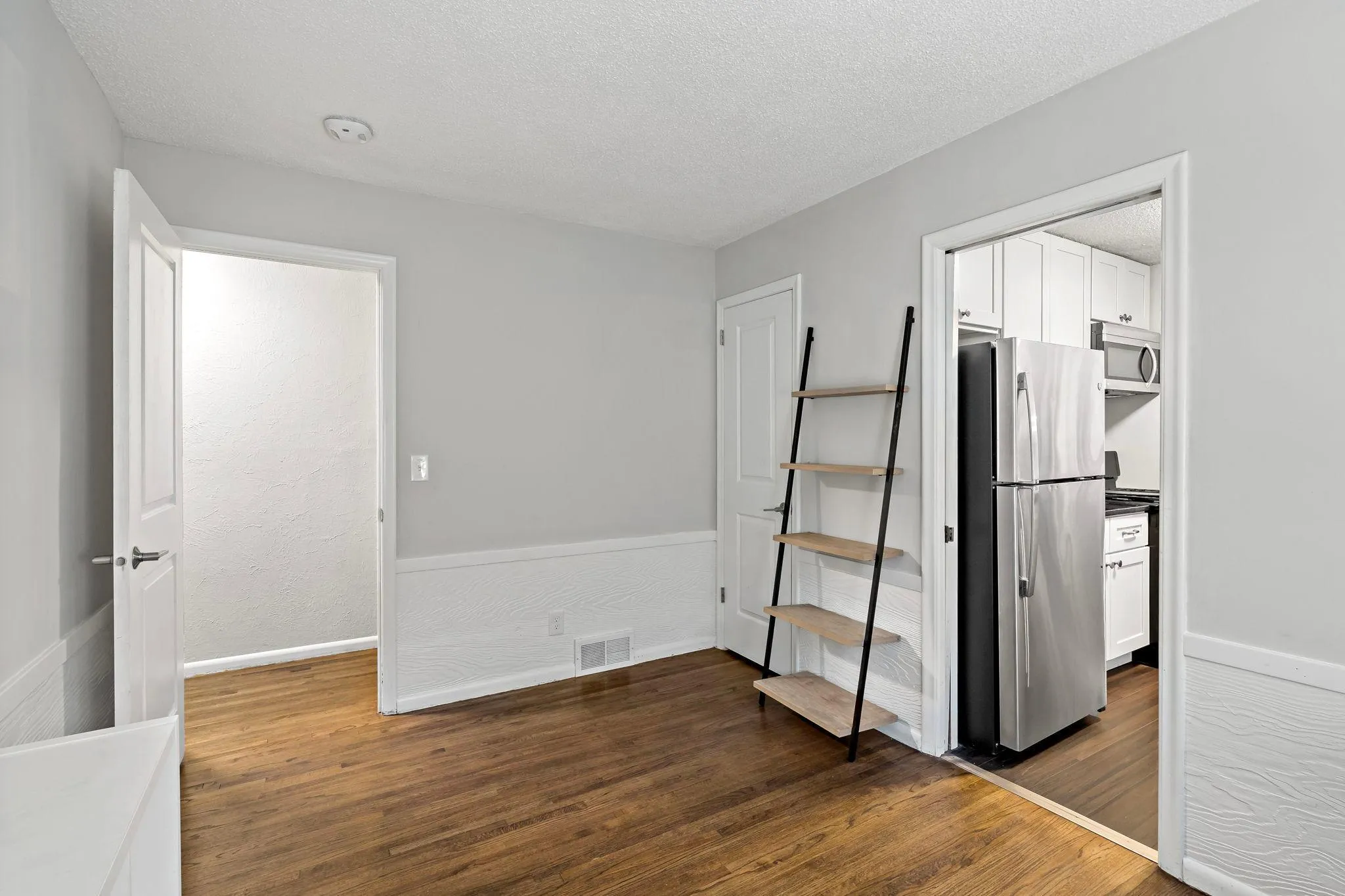 Photo 21 of 2206 W 89th W Street