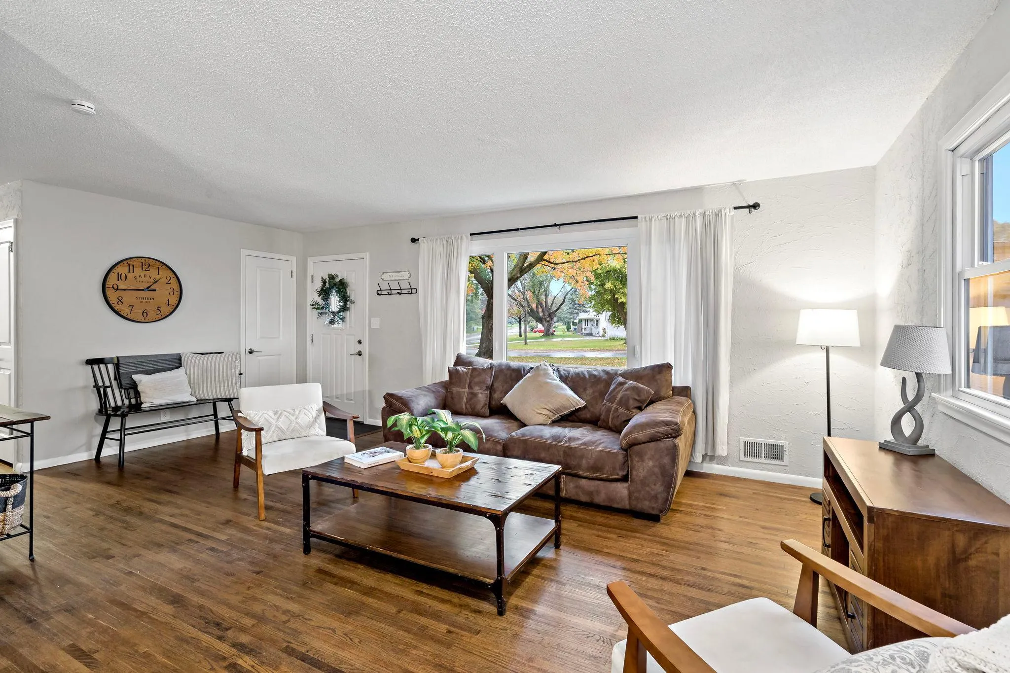 Photo 11 of 2206 W 89th W Street