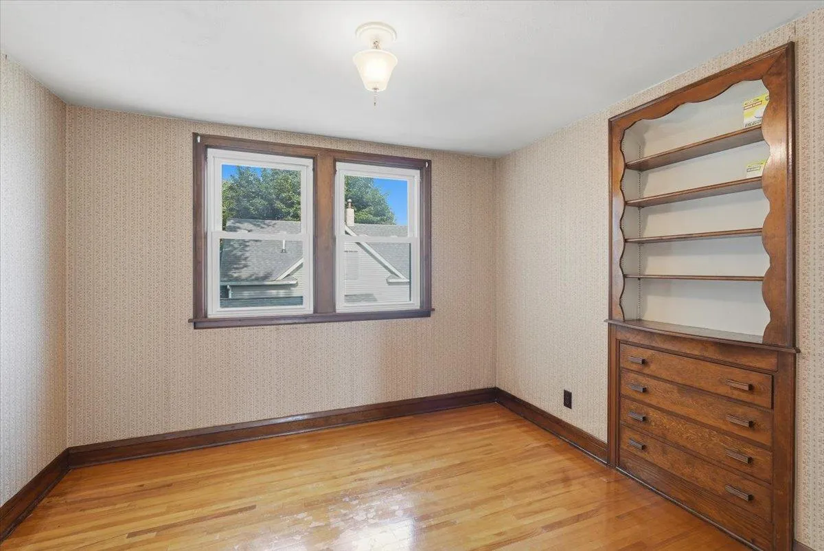 Photo 11 of 1360 Maple Street