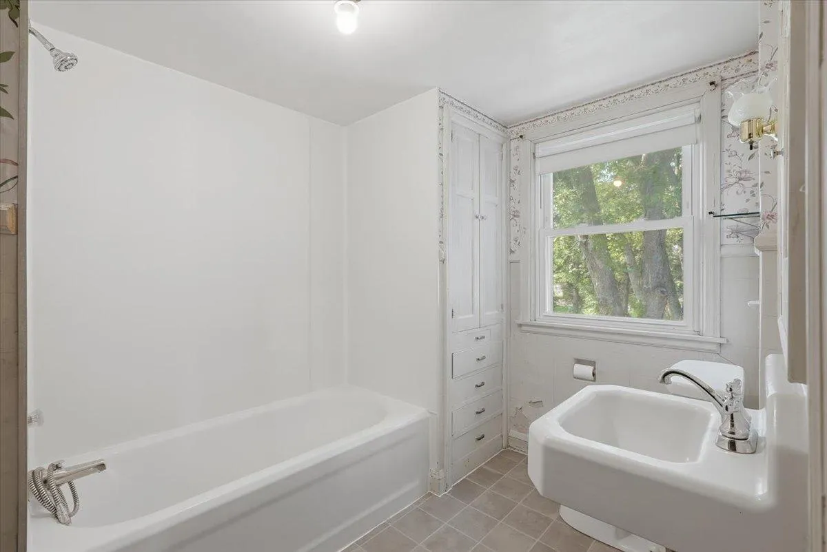 Photo 13 of 1360 Maple Street