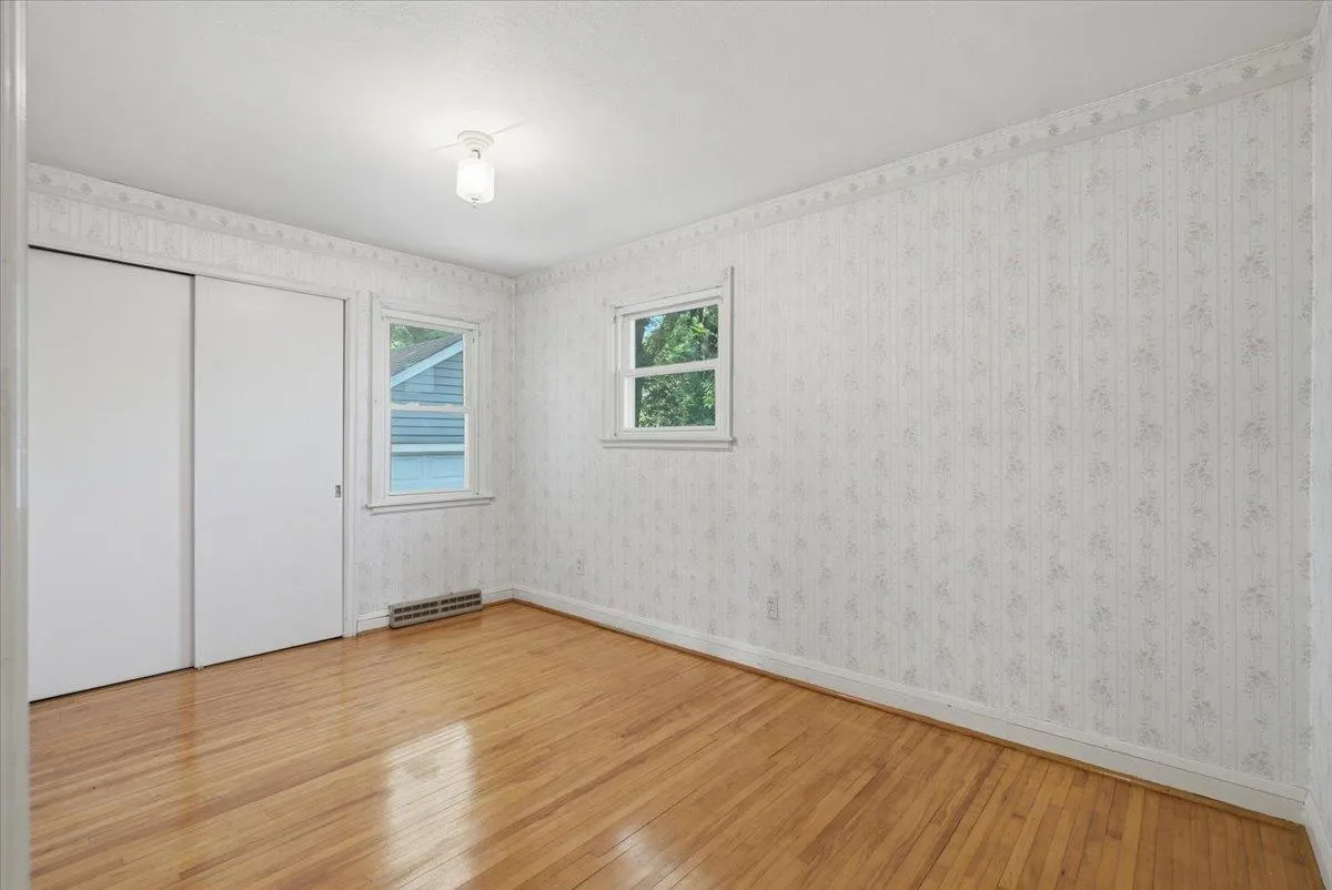 Photo 9 of 1360 Maple Street
