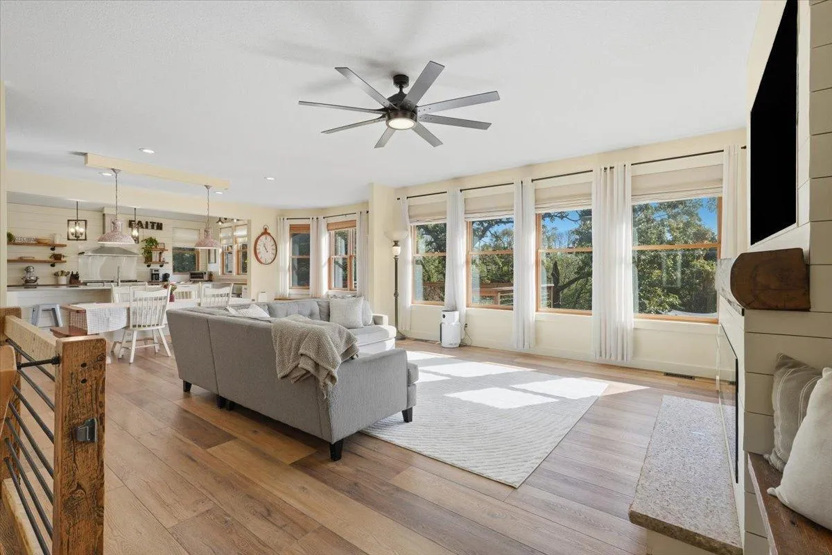 Photo 9 of 1328 Creekwood Drive