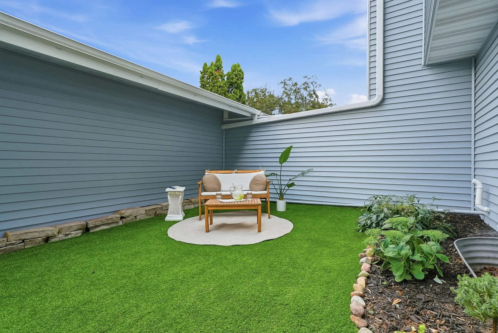 Photo 33 of 109 Canabury Court