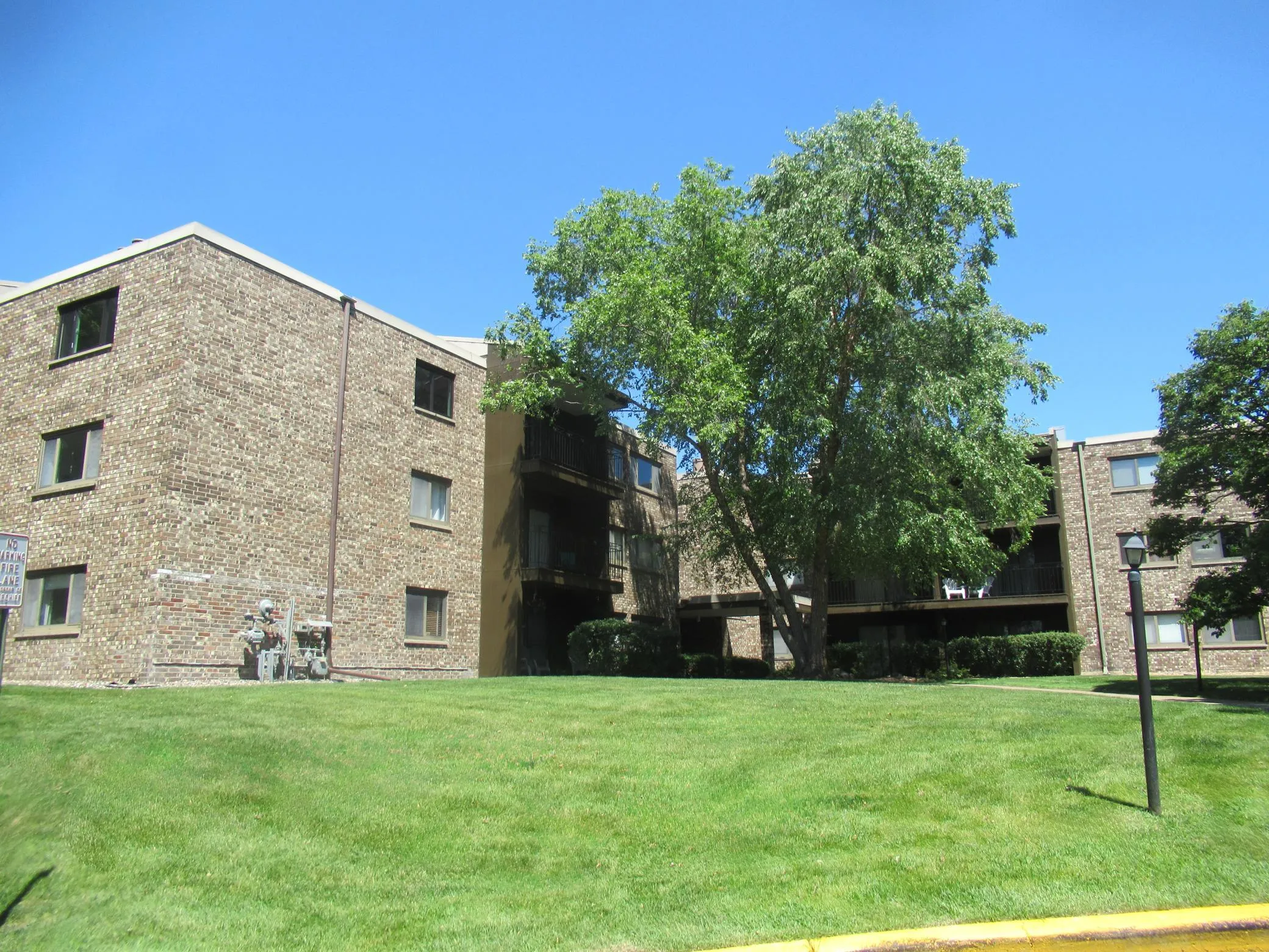 Photo 14 of 4100 Parklawn Avenue Unit 218