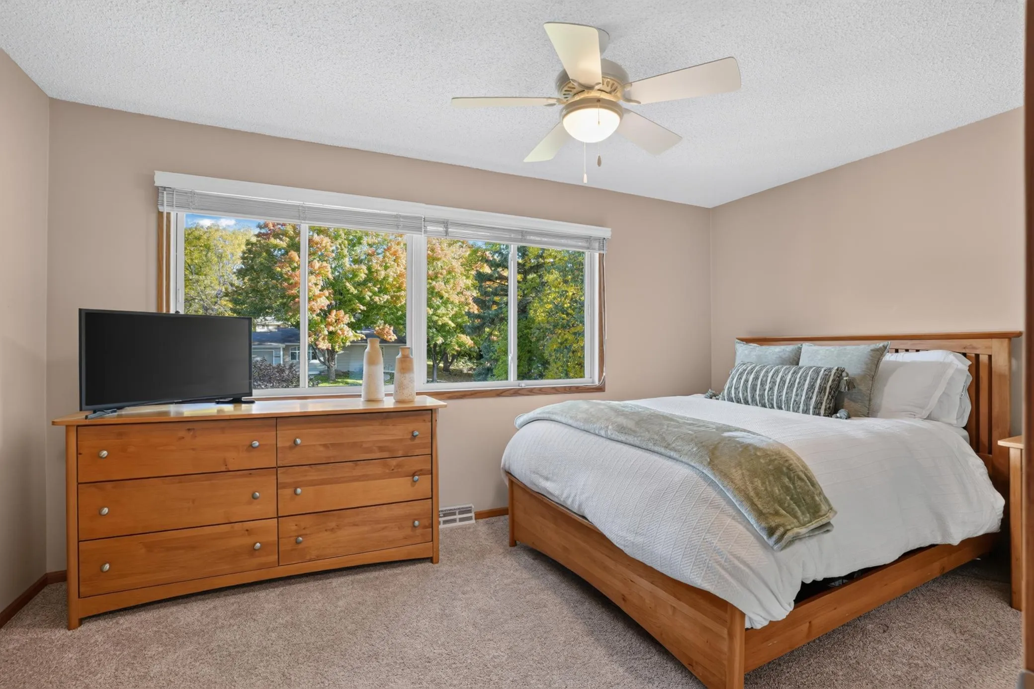 Photo 9 of 8412 Hiawatha Avenue