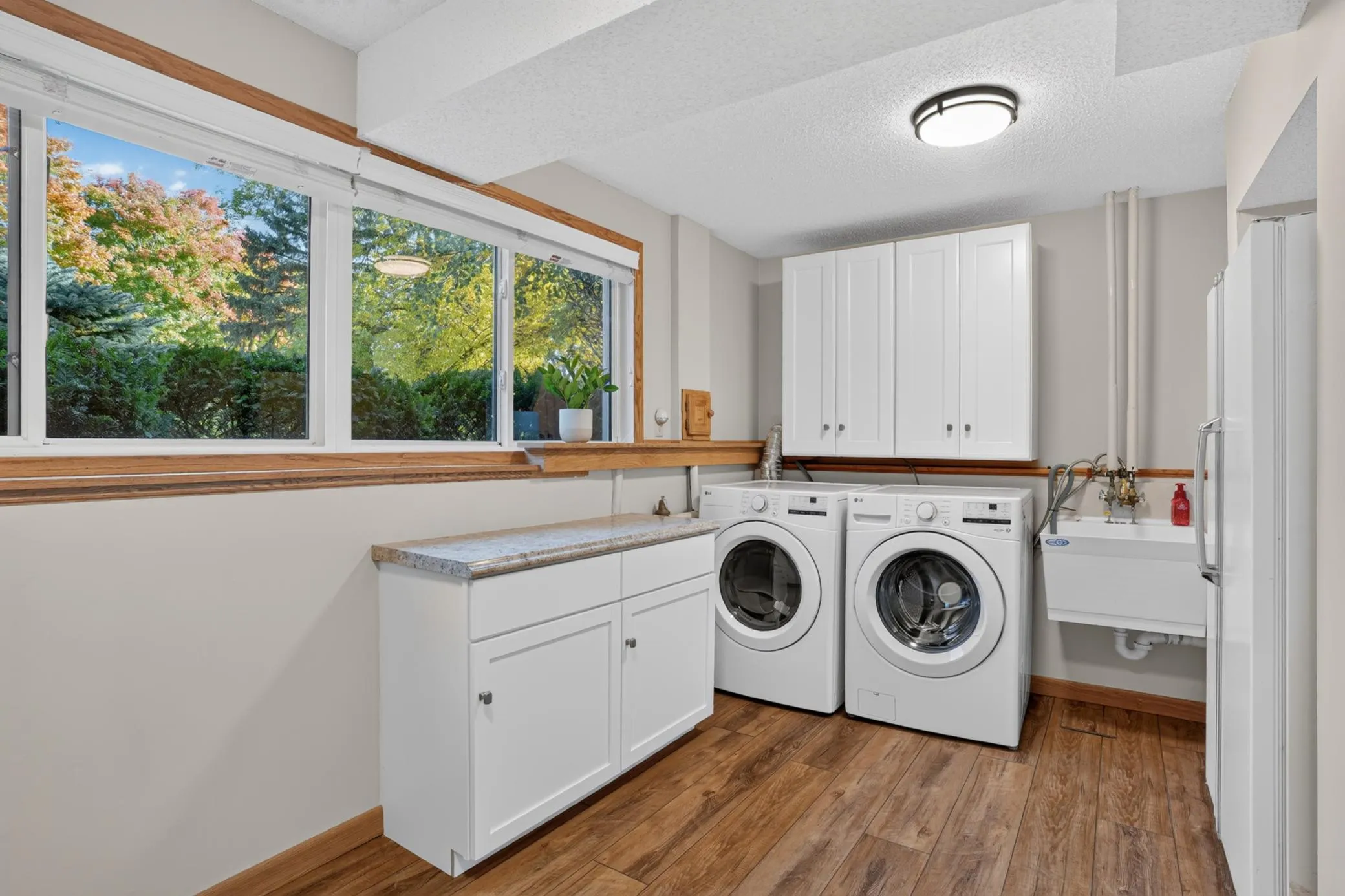 Photo 16 of 8412 Hiawatha Avenue