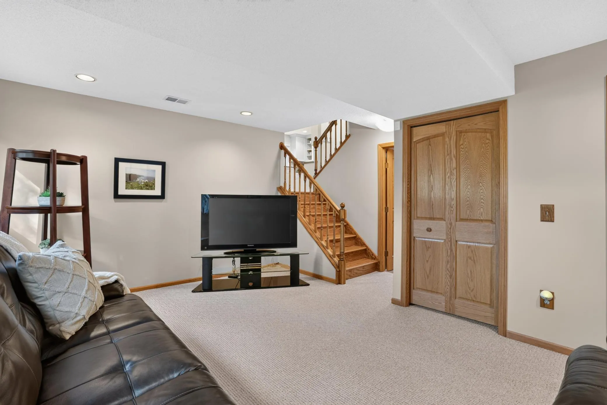 Photo 13 of 8412 Hiawatha Avenue