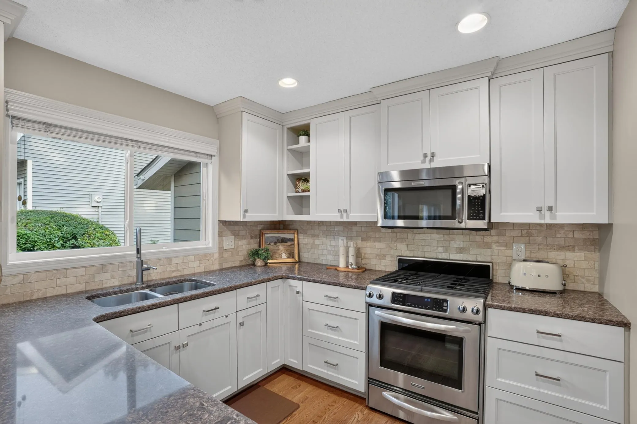 Photo 4 of 8412 Hiawatha Avenue