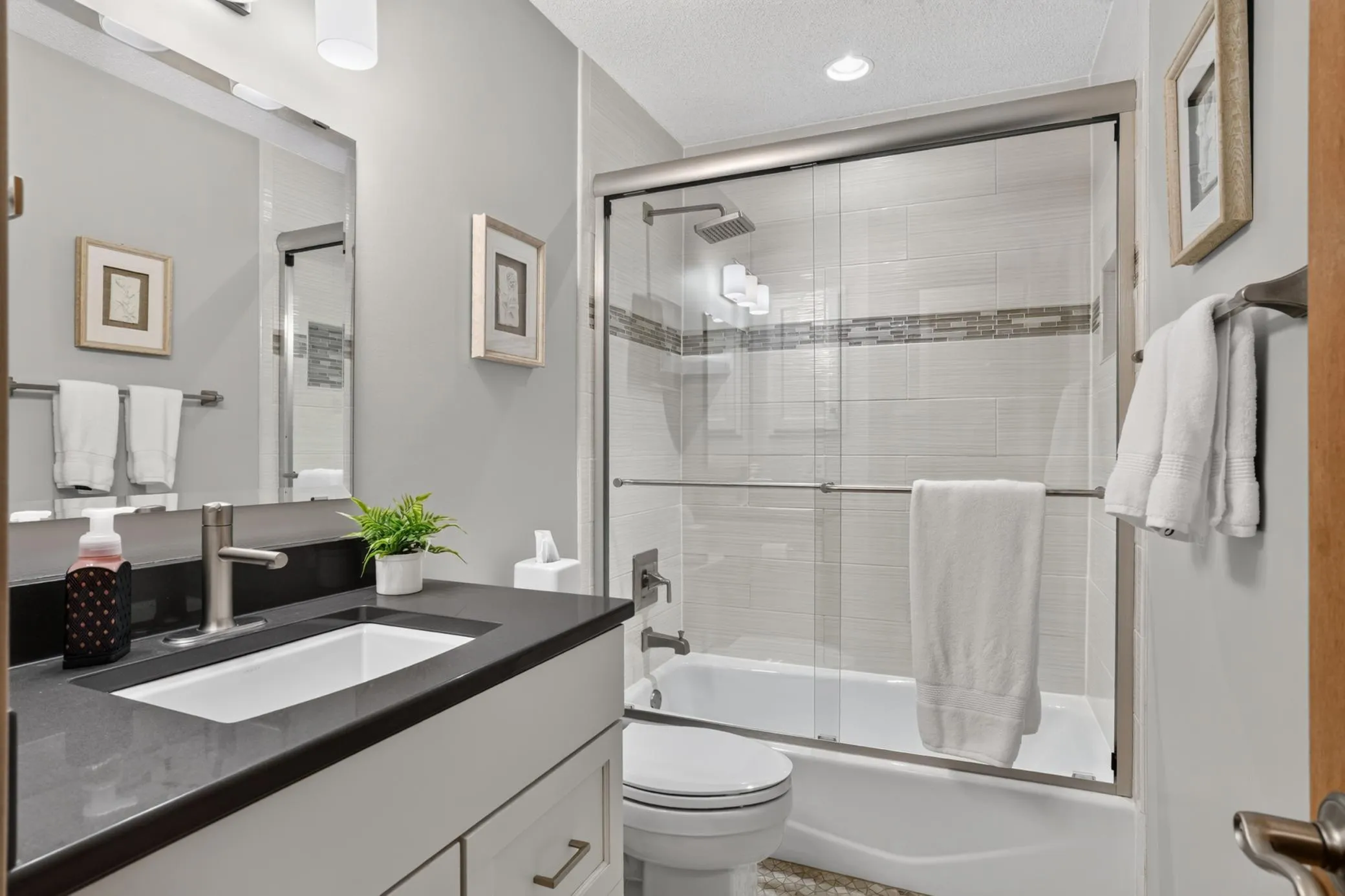 Photo 11 of 8412 Hiawatha Avenue