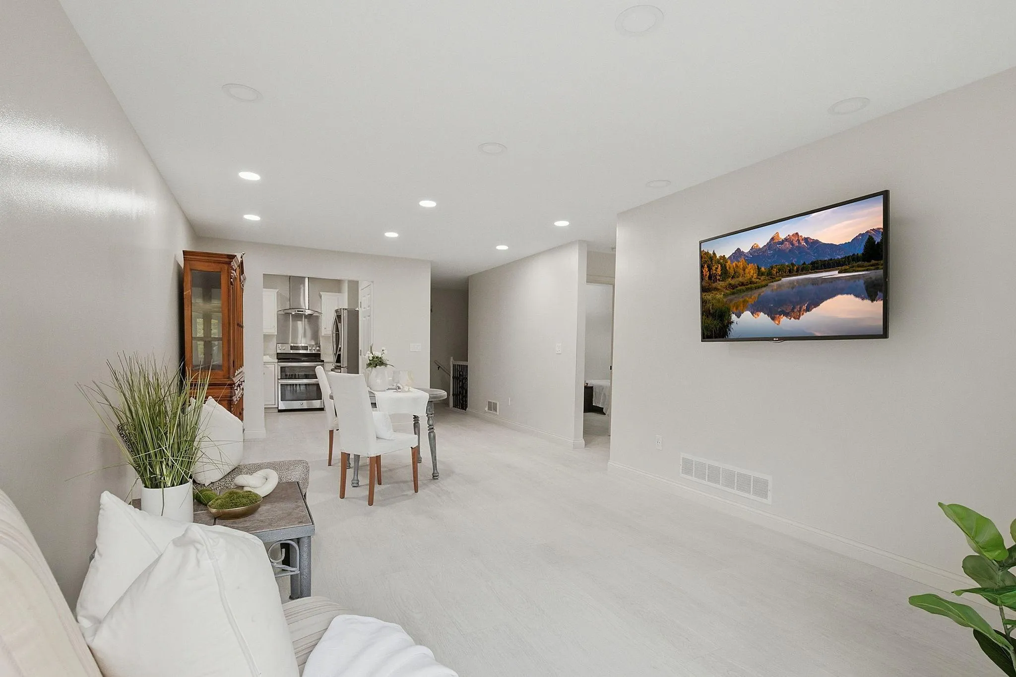 Photo 8 of 815 Ravoux Circle