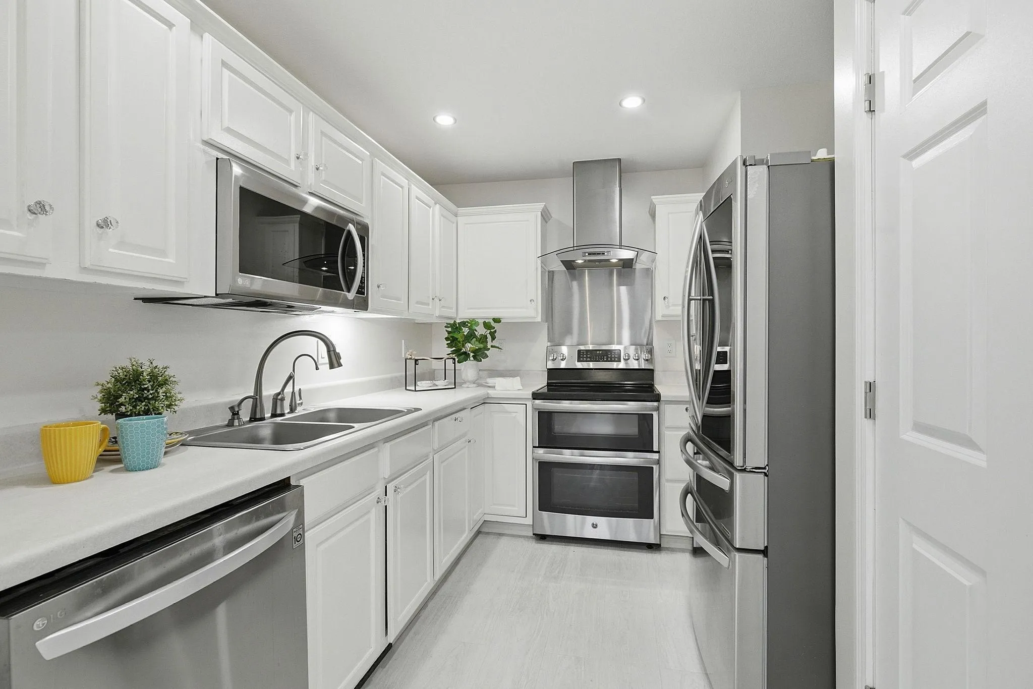 Photo 9 of 815 Ravoux Circle