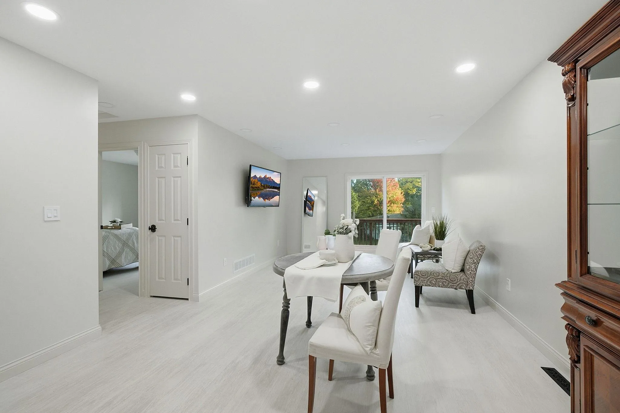 Photo 5 of 815 Ravoux Circle