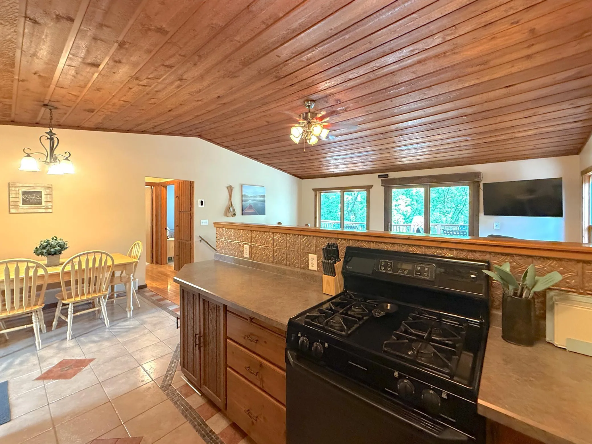 Photo 11 of 4562 Fillmore Nw Avenue