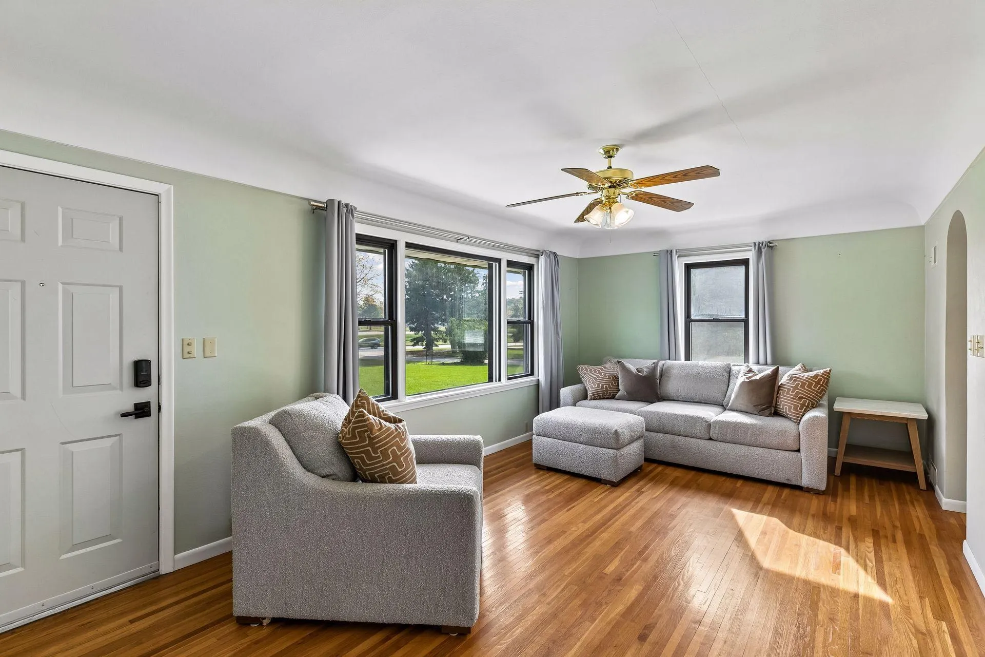 Photo 11 of 15601 Martin Drive