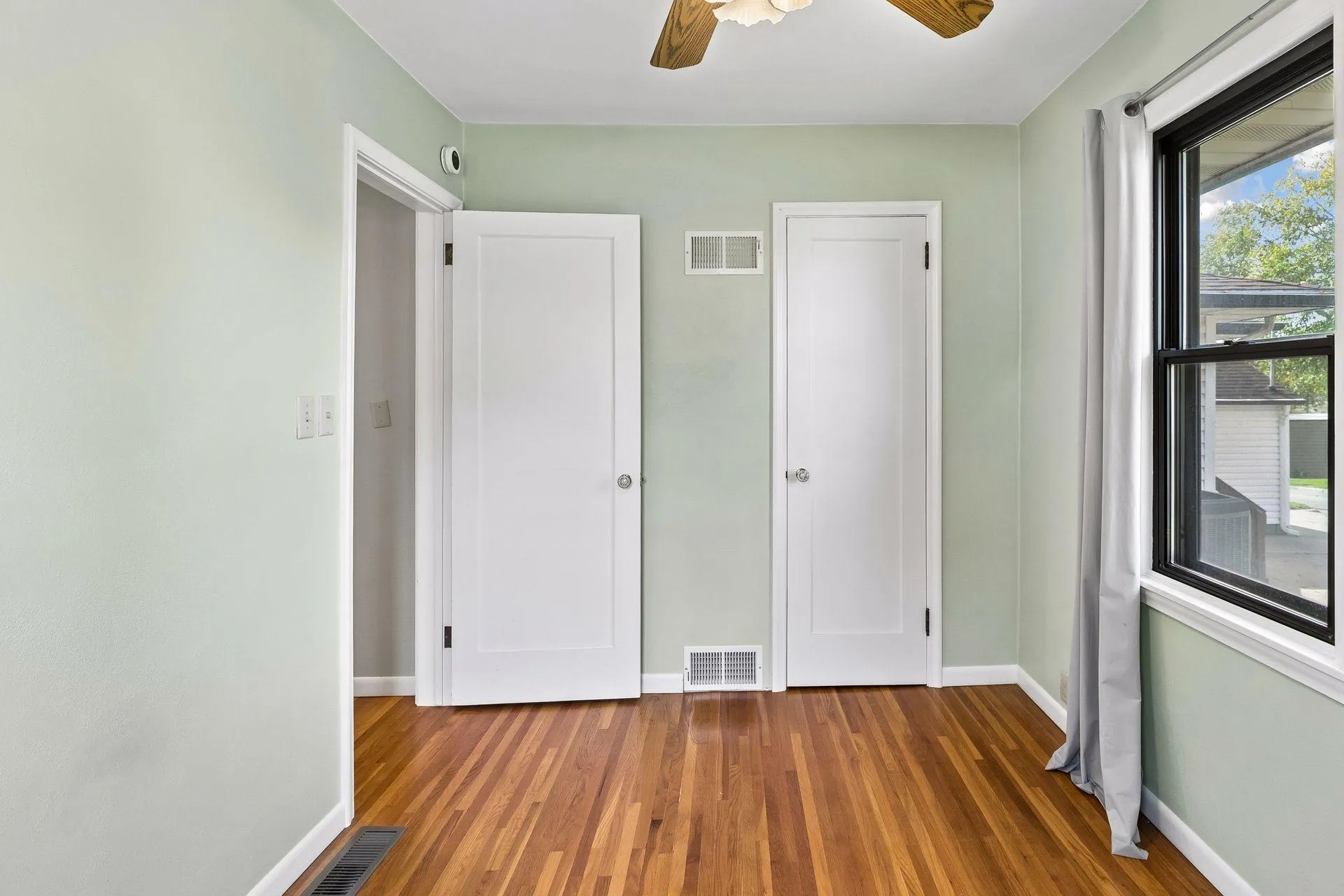 Photo 16 of 15601 Martin Drive