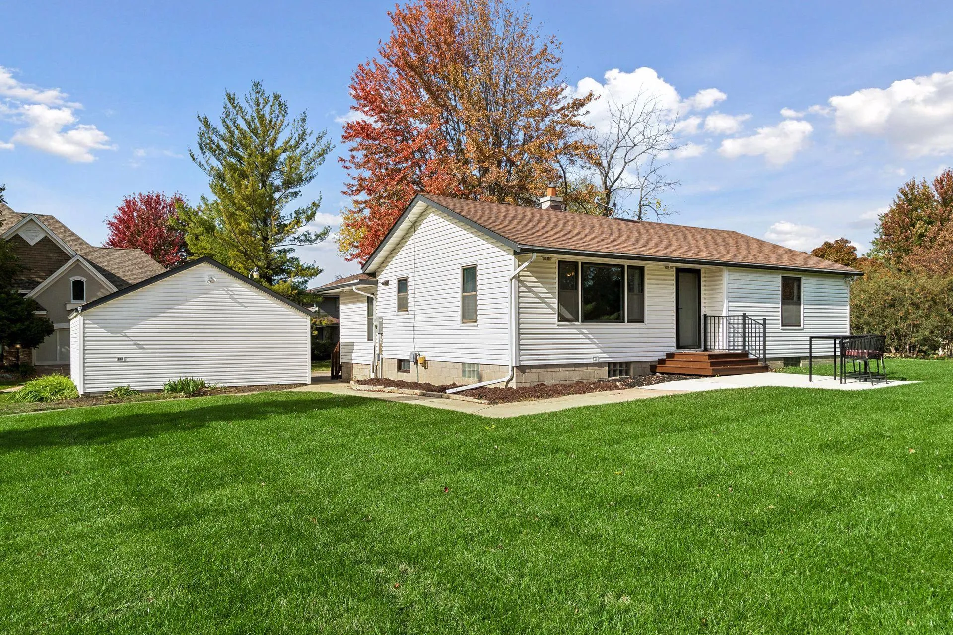 Photo 5 of 15601 Martin Drive