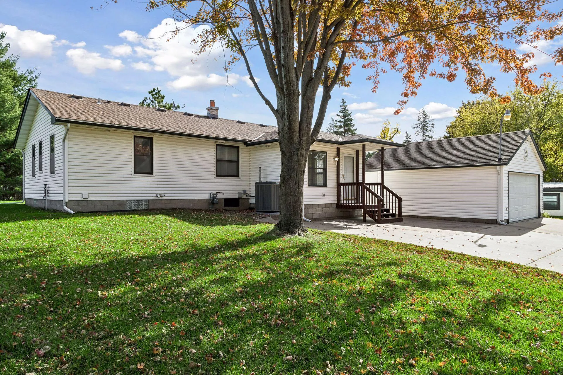 Photo 3 of 15601 Martin Drive