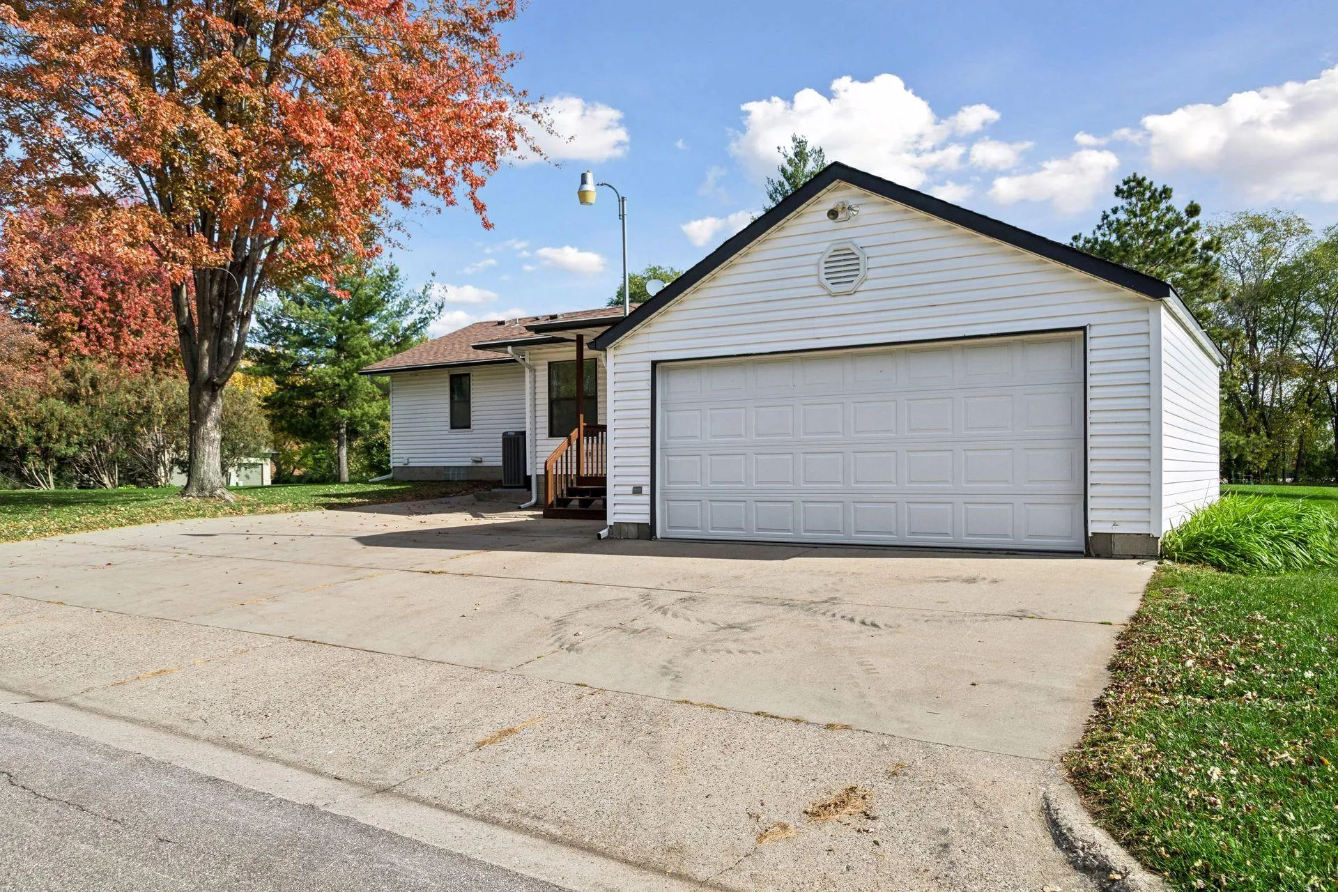 Photo 4 of 15601 Martin Drive