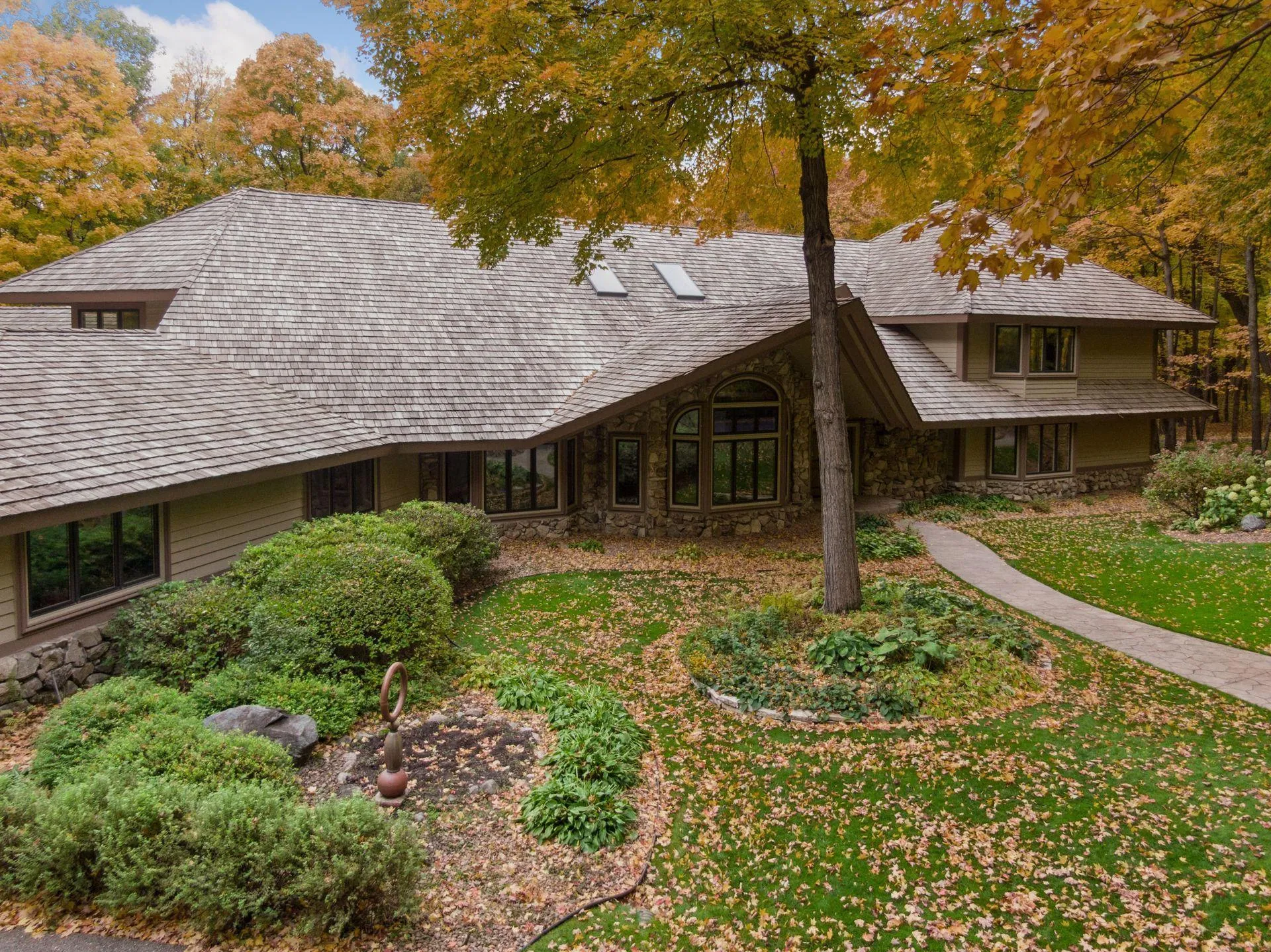 Photo 2 of 1420 Tamarack Drive