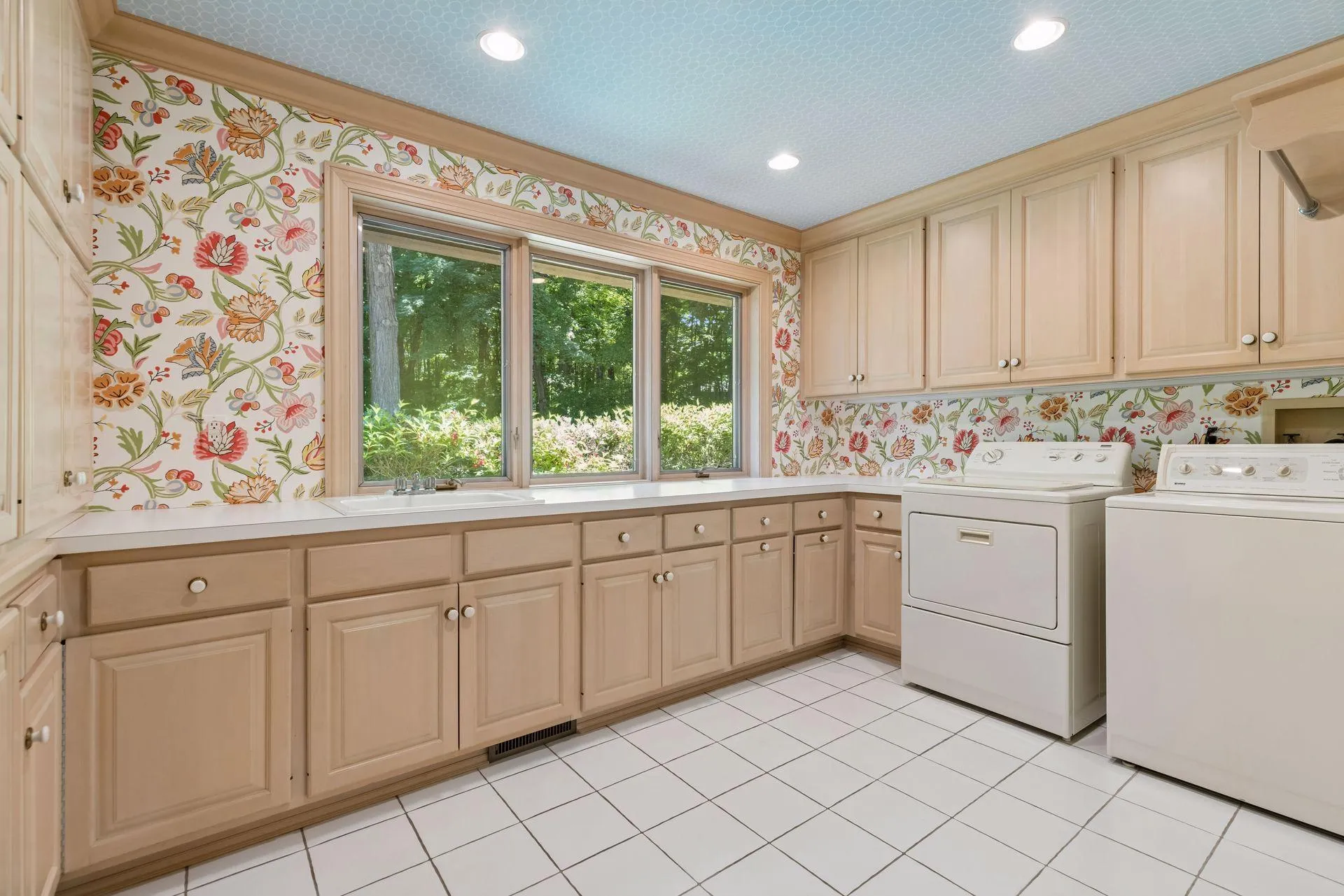 Photo 31 of 1420 Tamarack Drive