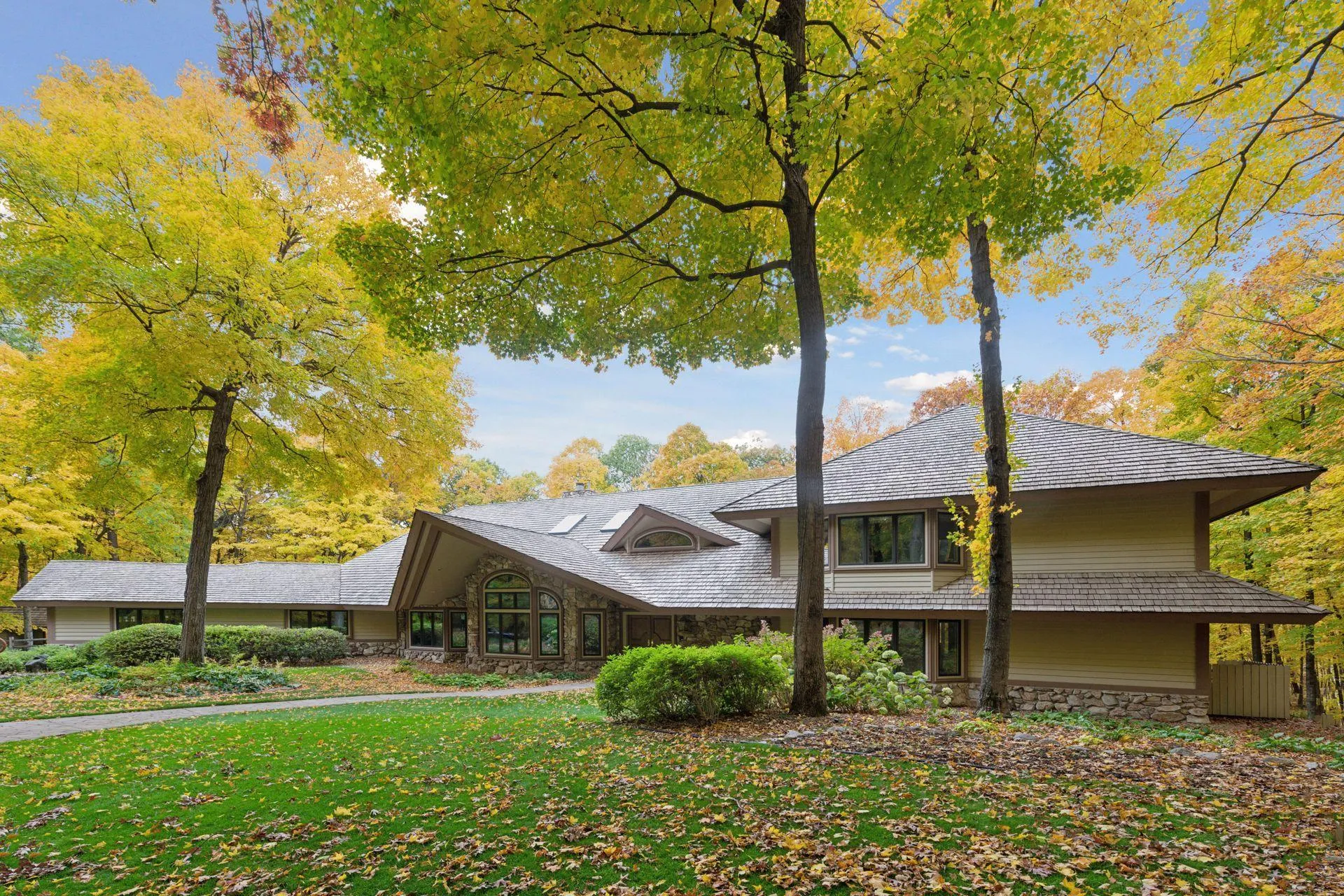 Photo 5 of 1420 Tamarack Drive