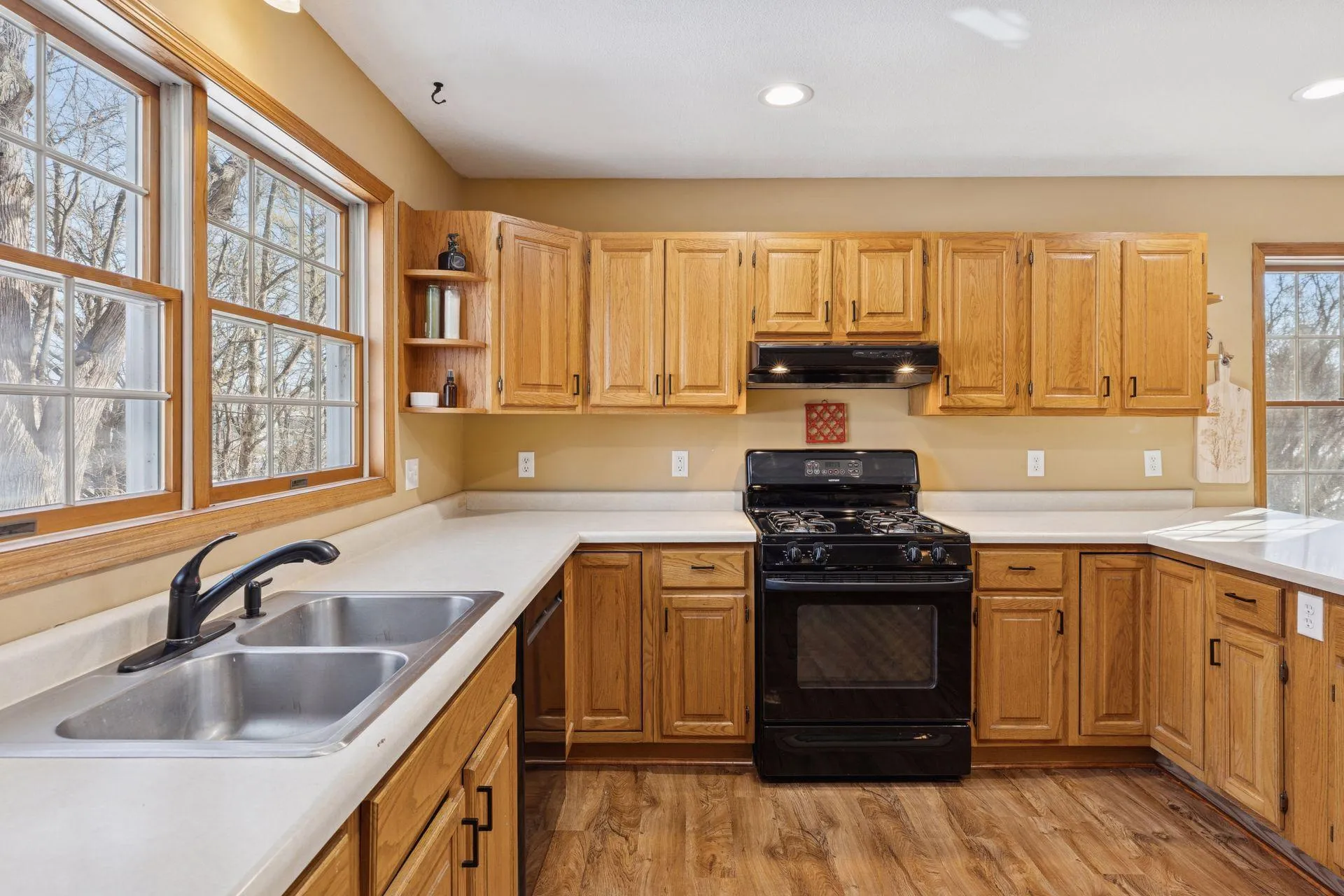 Photo 11 of 14768 Oakhill N Road