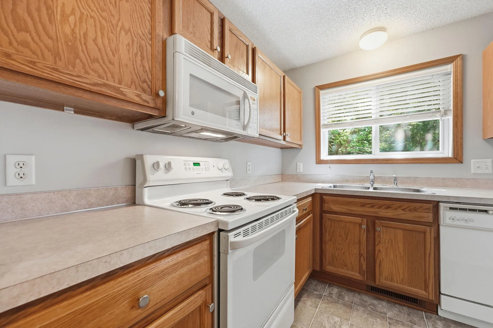 Photo 9 of 16389 Timber Crest Se Drive