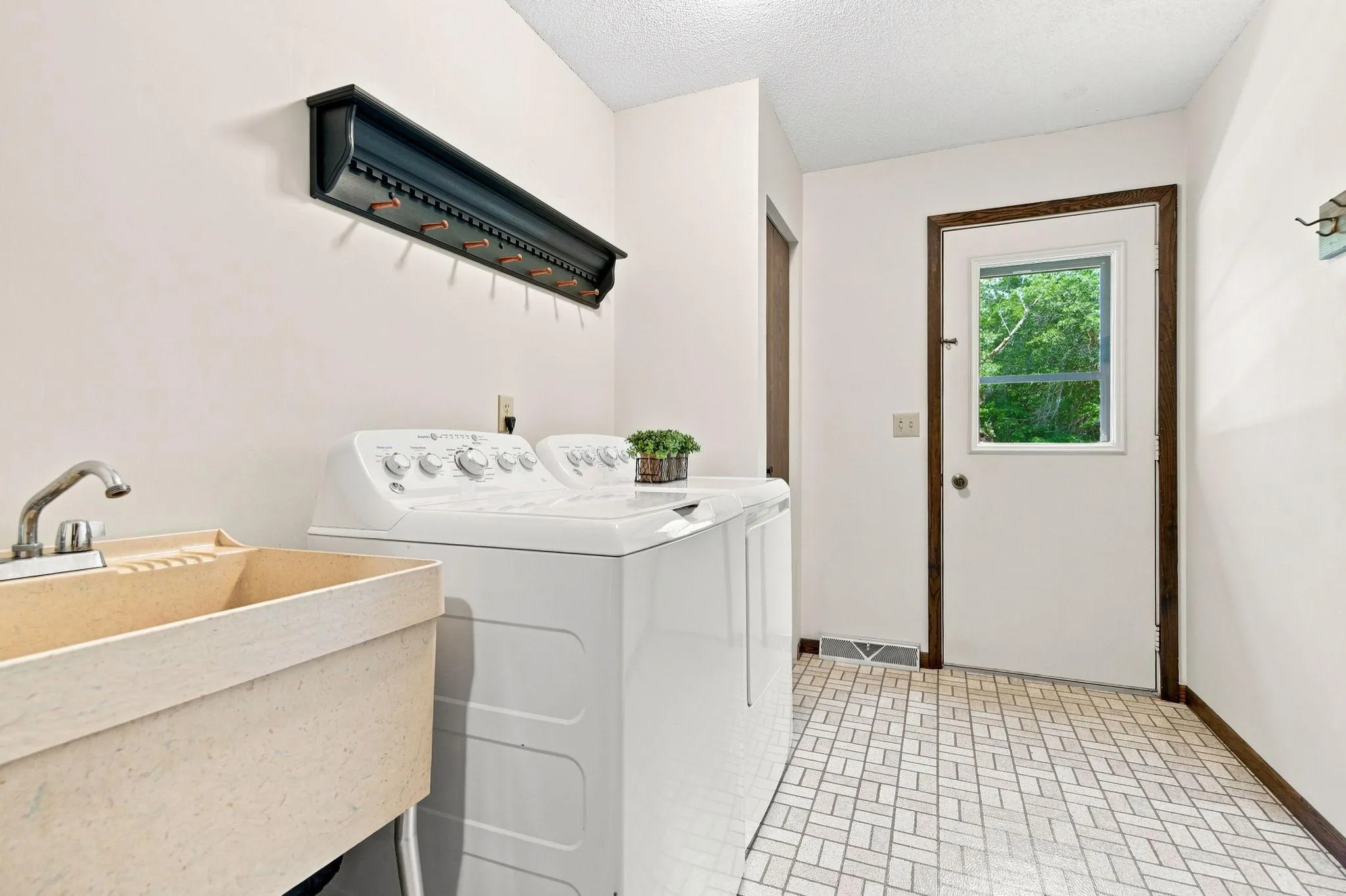 Photo 17 of 16755 7th Ne Street