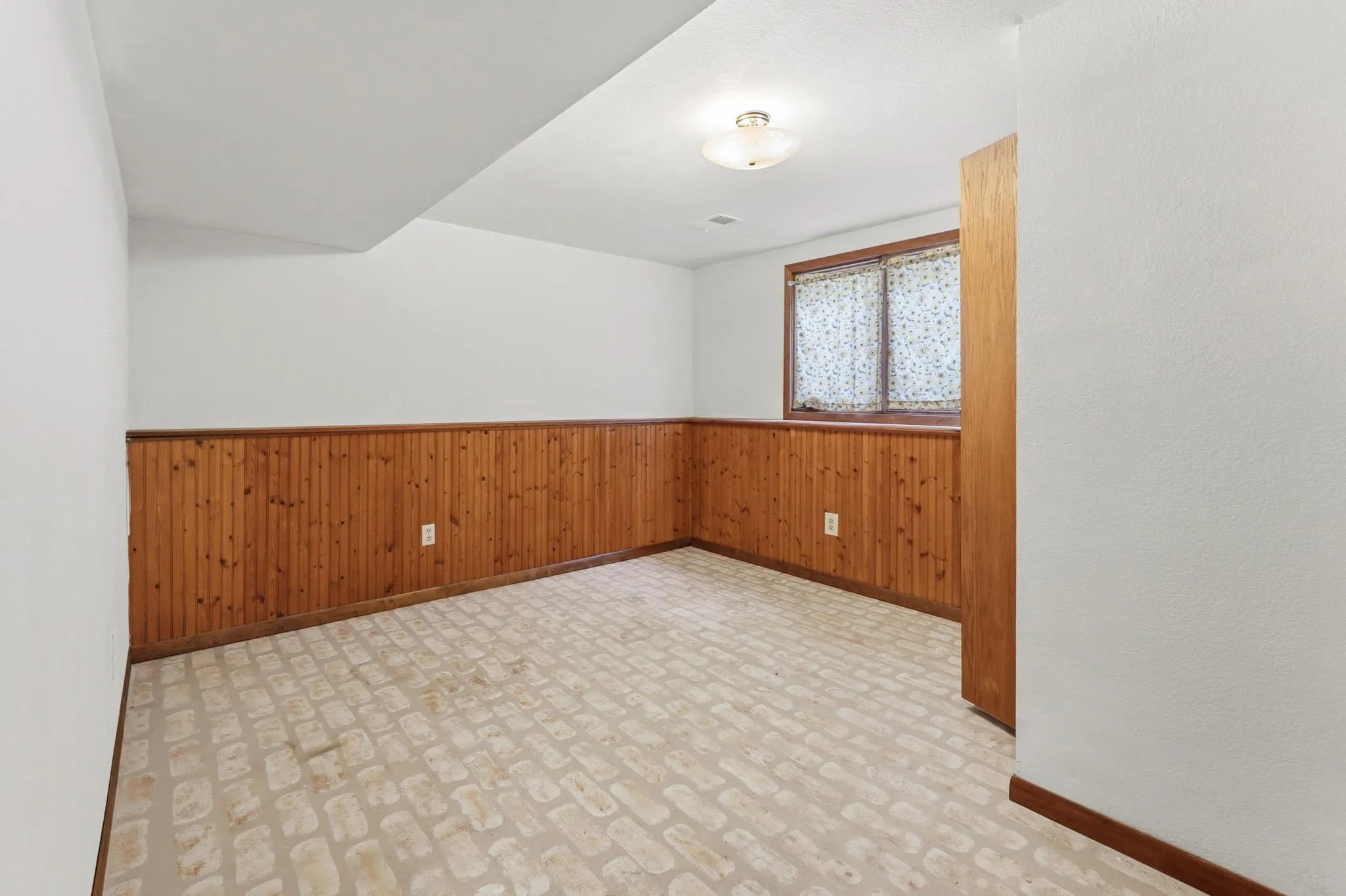 Photo 28 of 28957 Linden Avenue