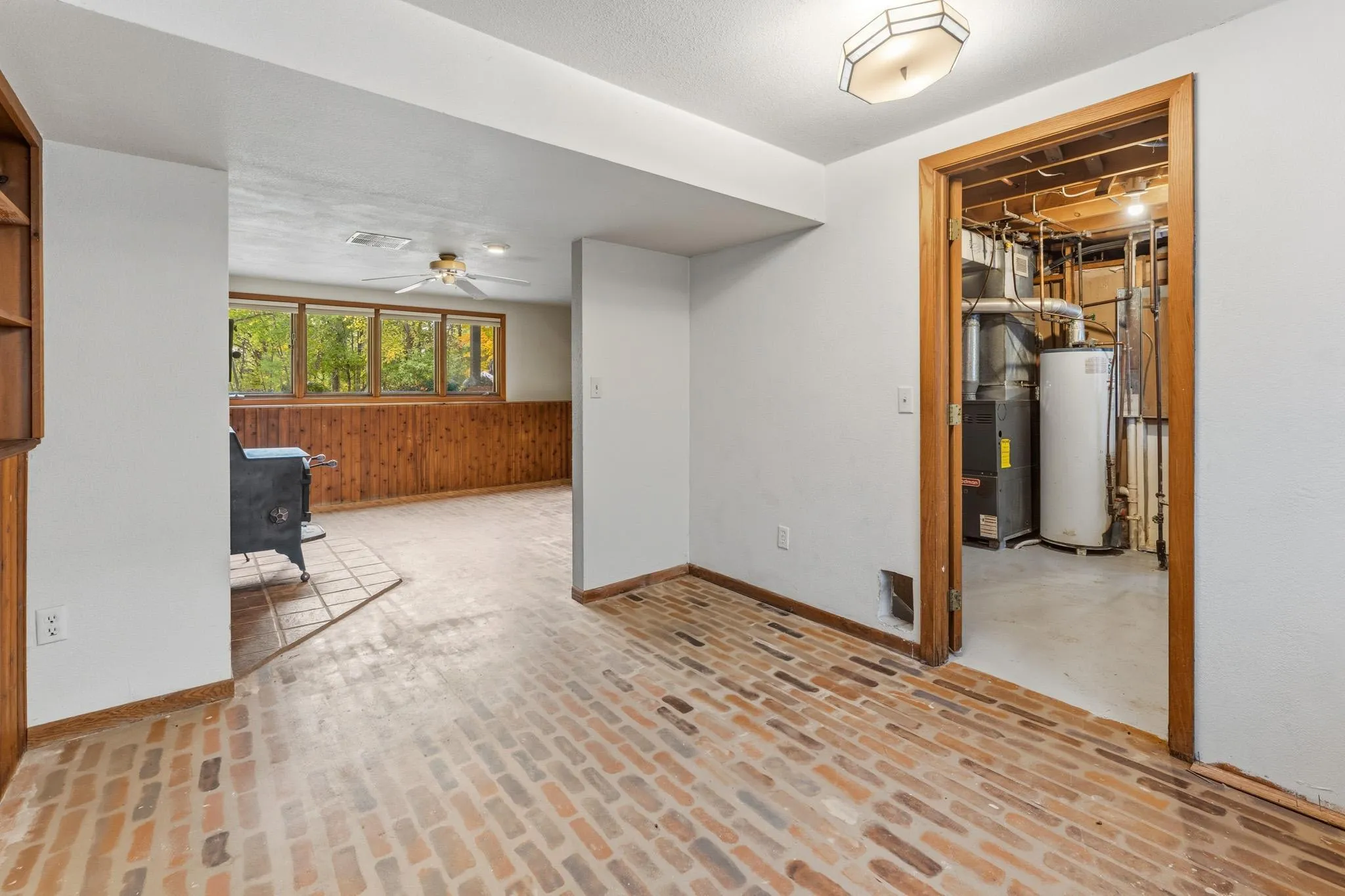 Photo 33 of 28957 Linden Avenue