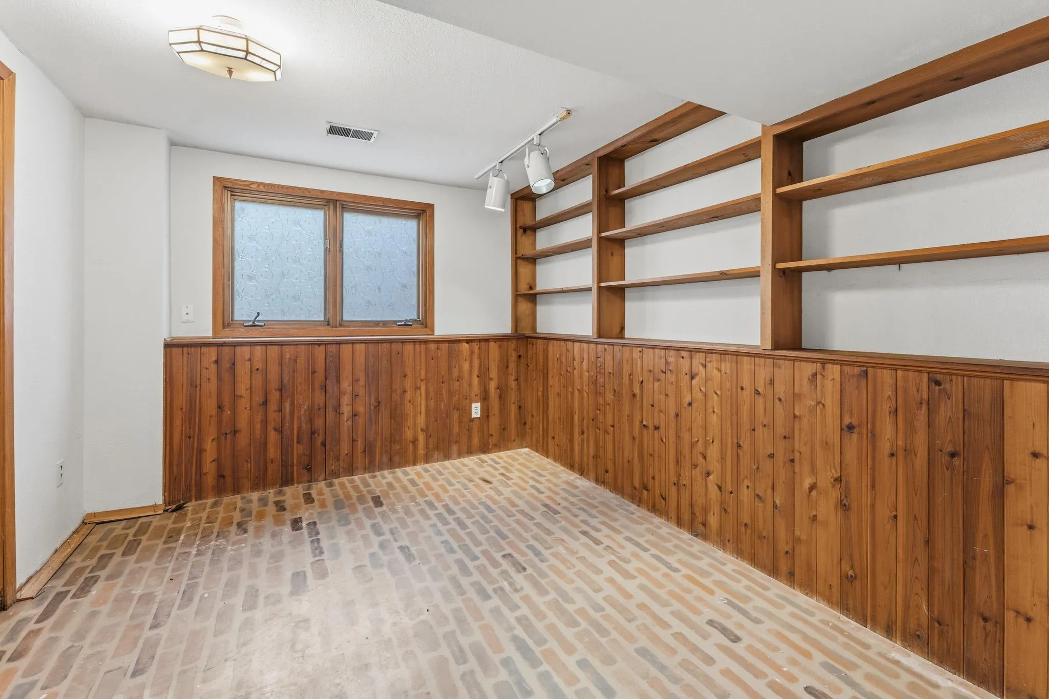 Photo 34 of 28957 Linden Avenue