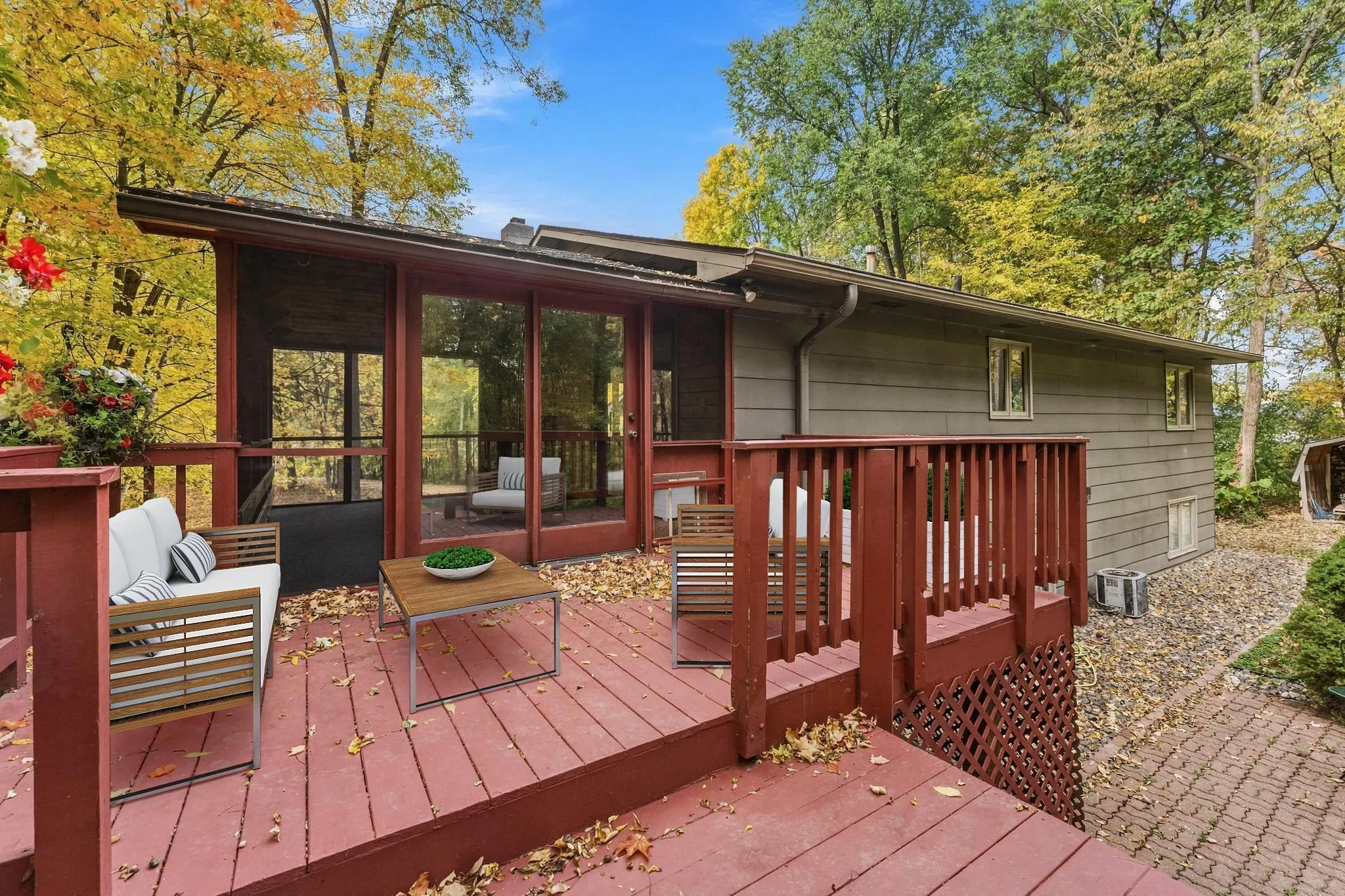 Photo 2 of 28957 Linden Avenue