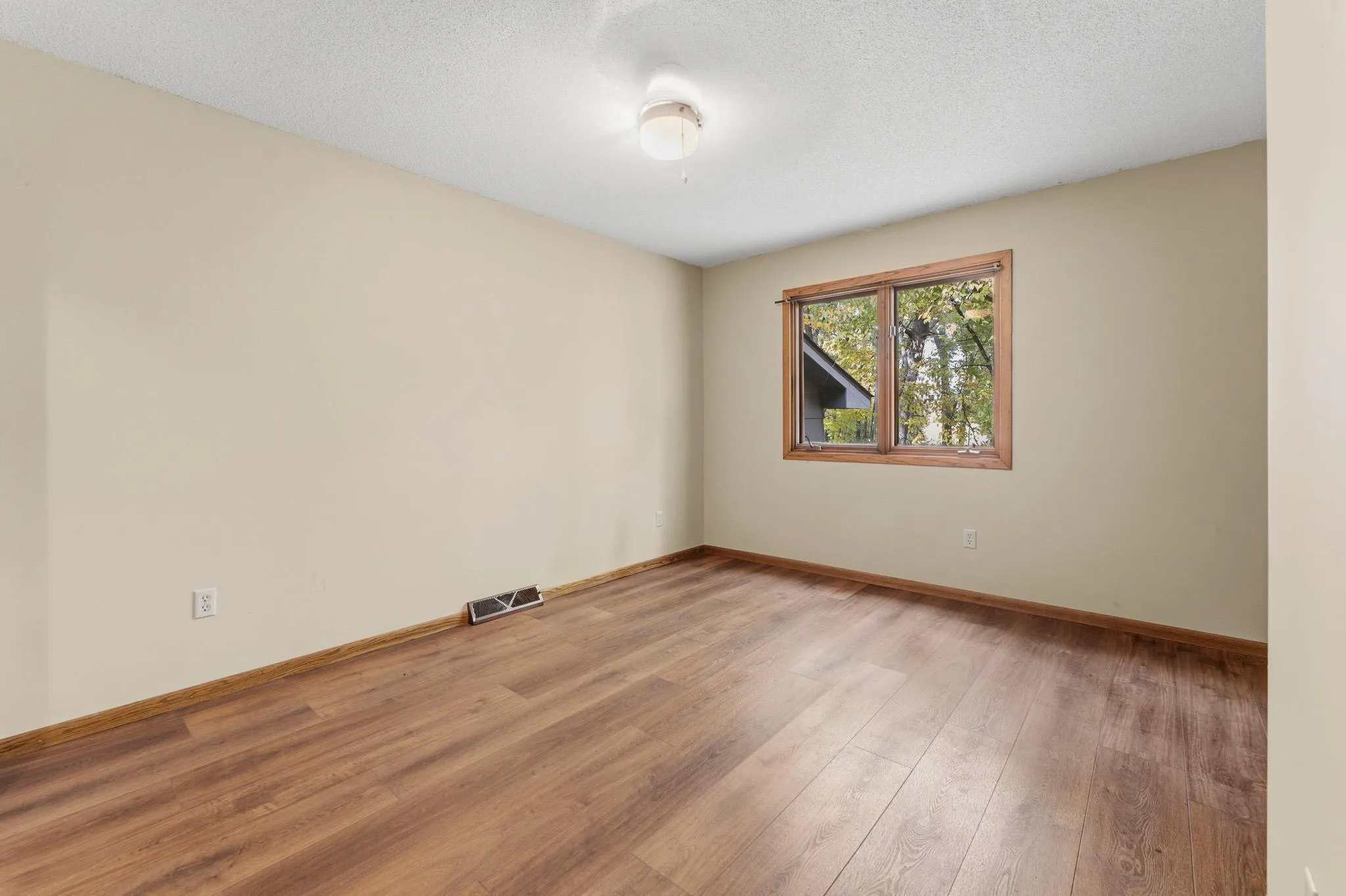Photo 42 of 28957 Linden Avenue