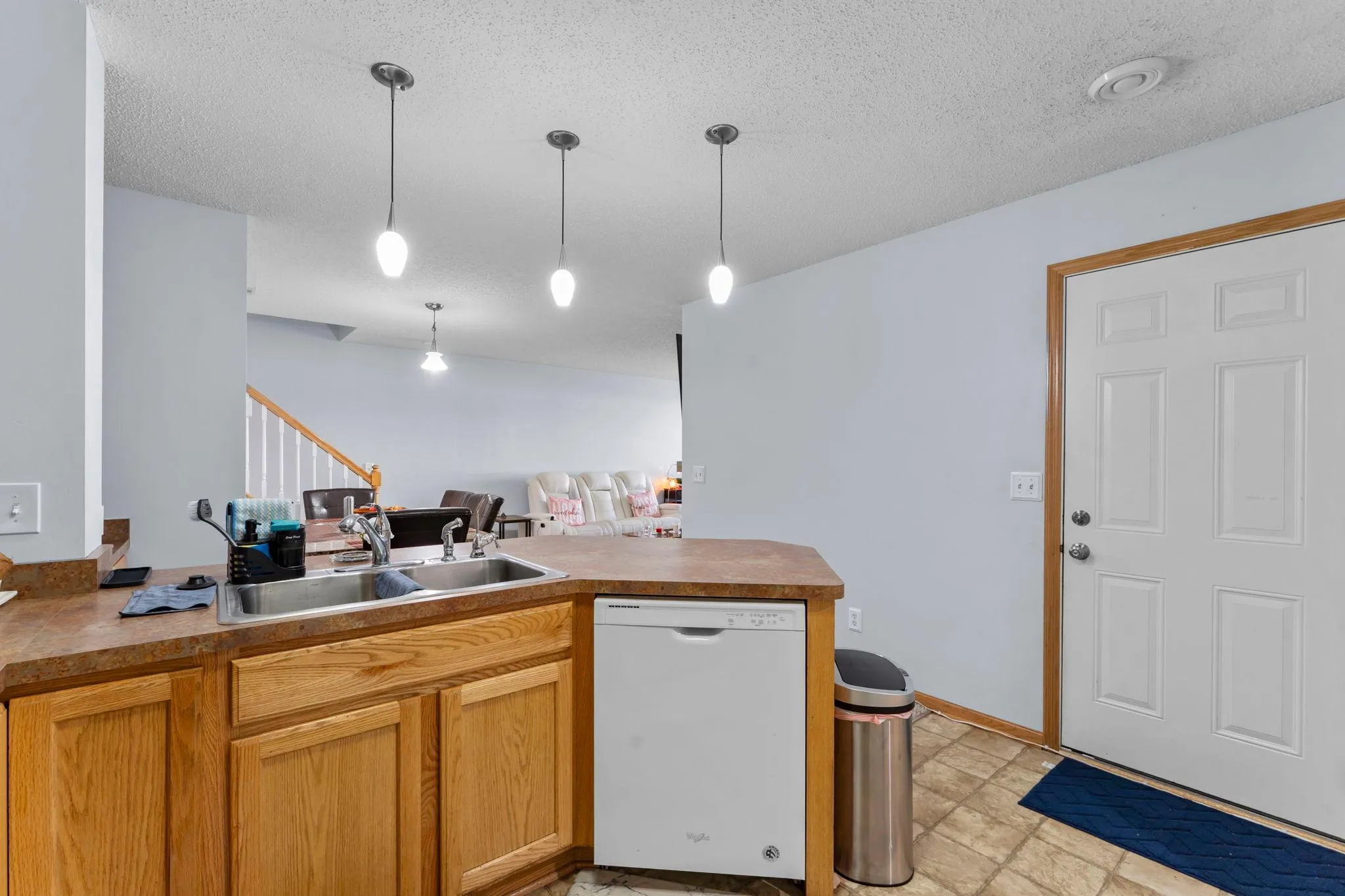 Photo 9 of 6133 Maclynn Ne Avenue