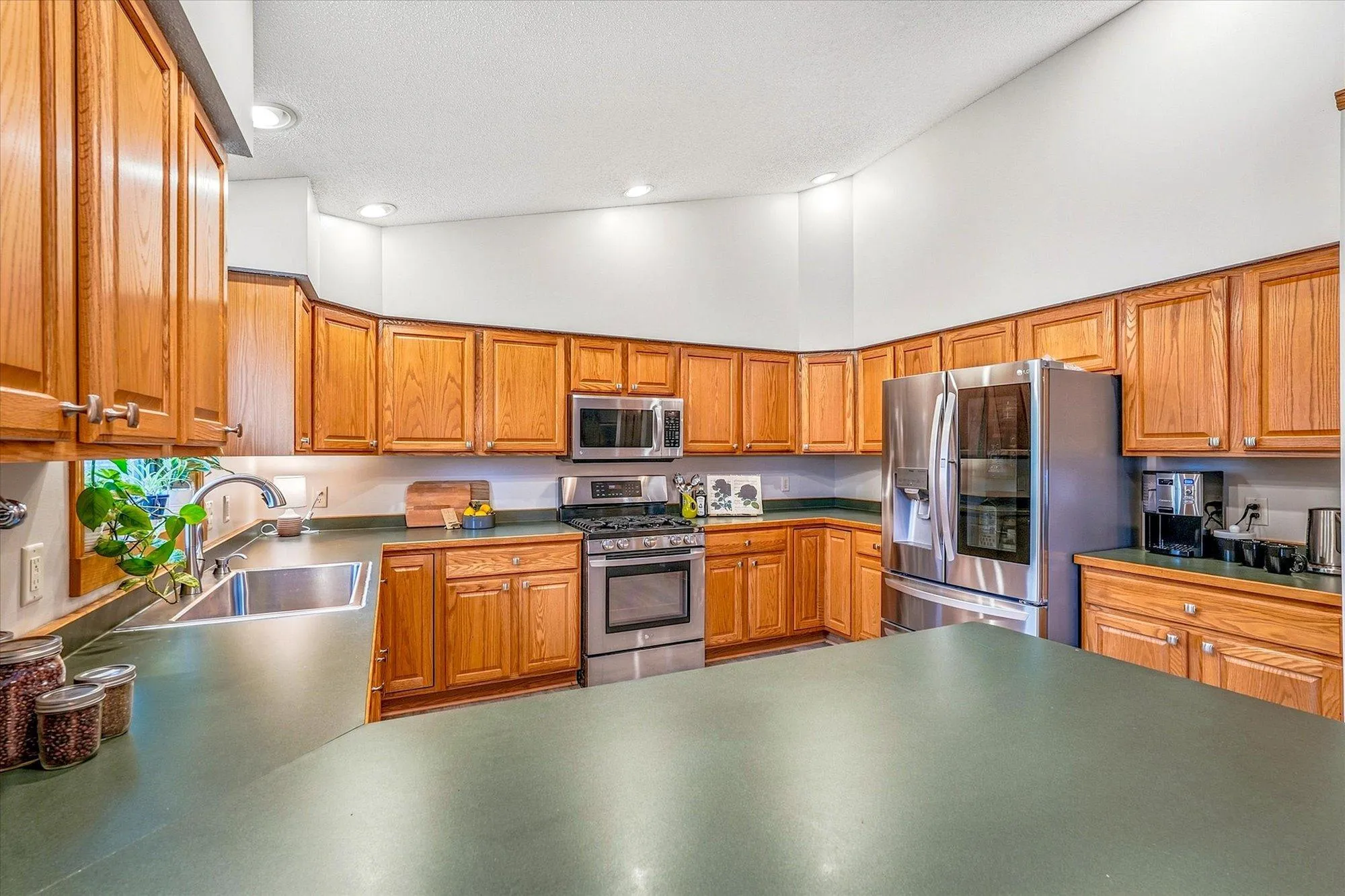 Photo 12 of 409 Smith Avenue