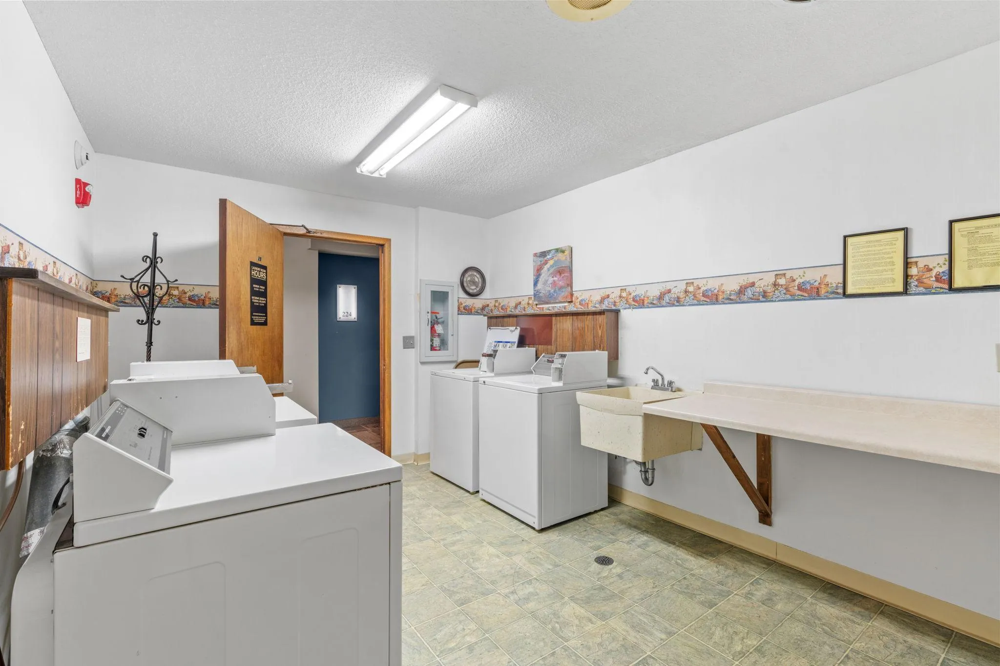 Photo 11 of 4120 Parklawn Avenue Unit 220