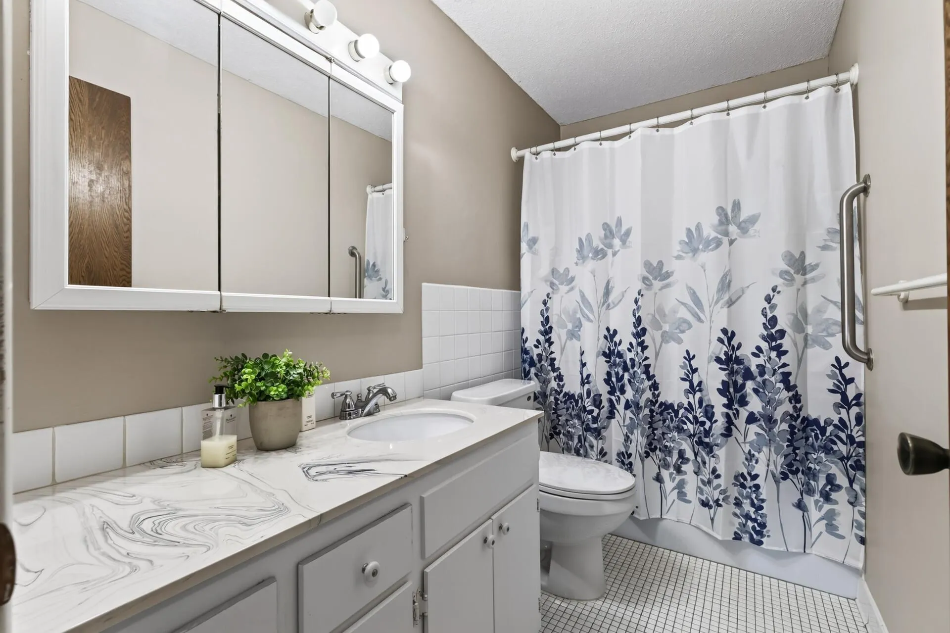 Photo 13 of 12600 Parkwood Drive Unit 110