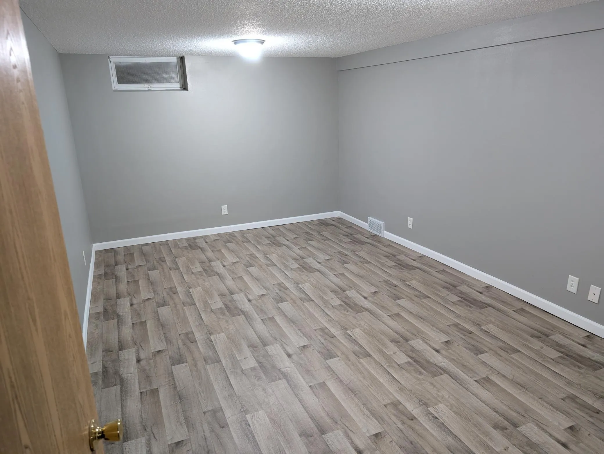 Photo 21 of 1390 6th Avenue
