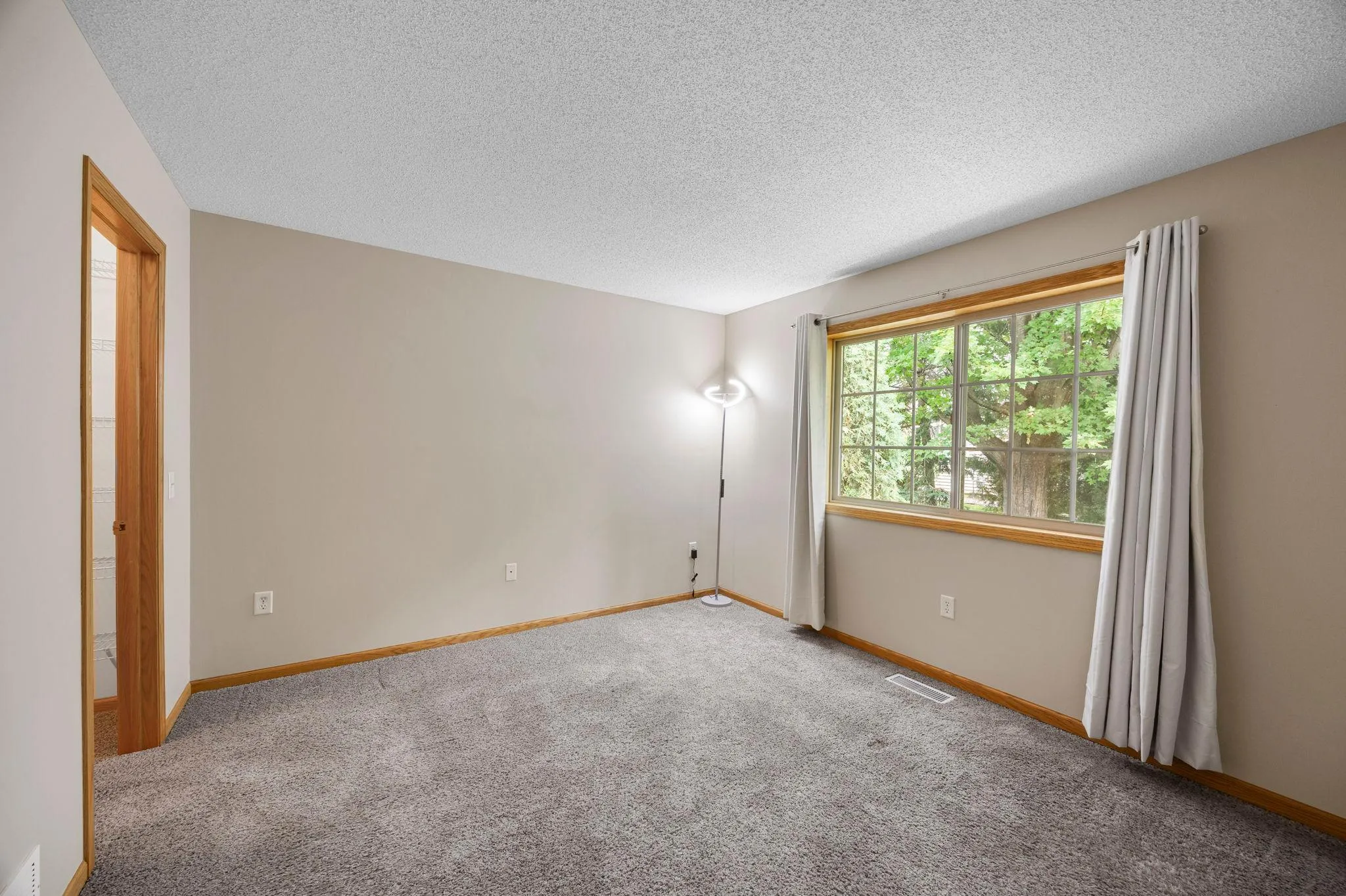 Photo 19 of 27699 Woodland Drive