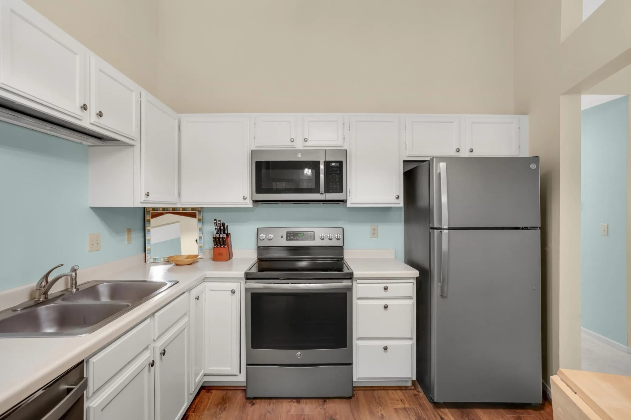 Photo 10 of 10945 Quebec S Avenue Unit 13