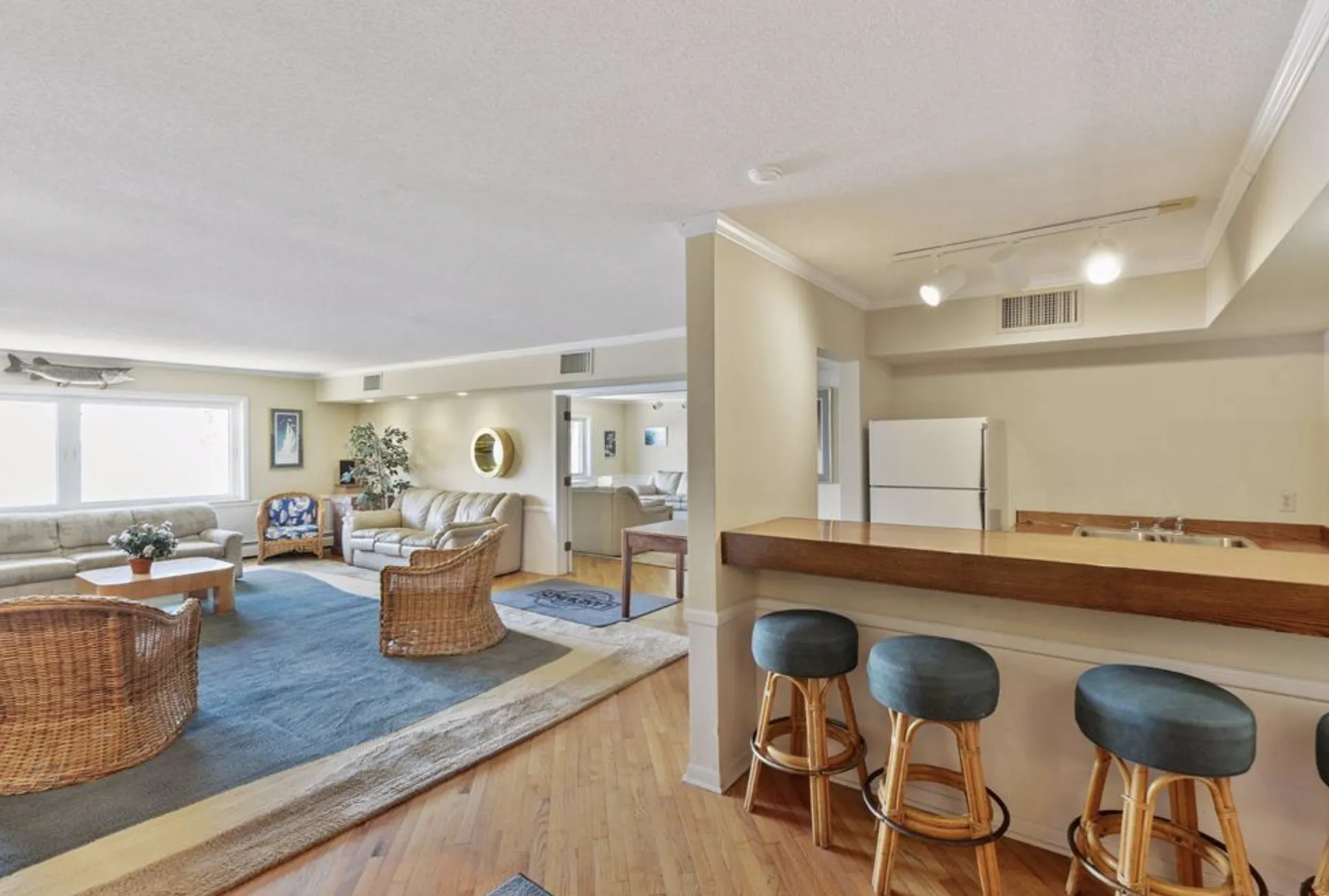 Photo 61 of 4371 Wilshire Boulevard Unit 303