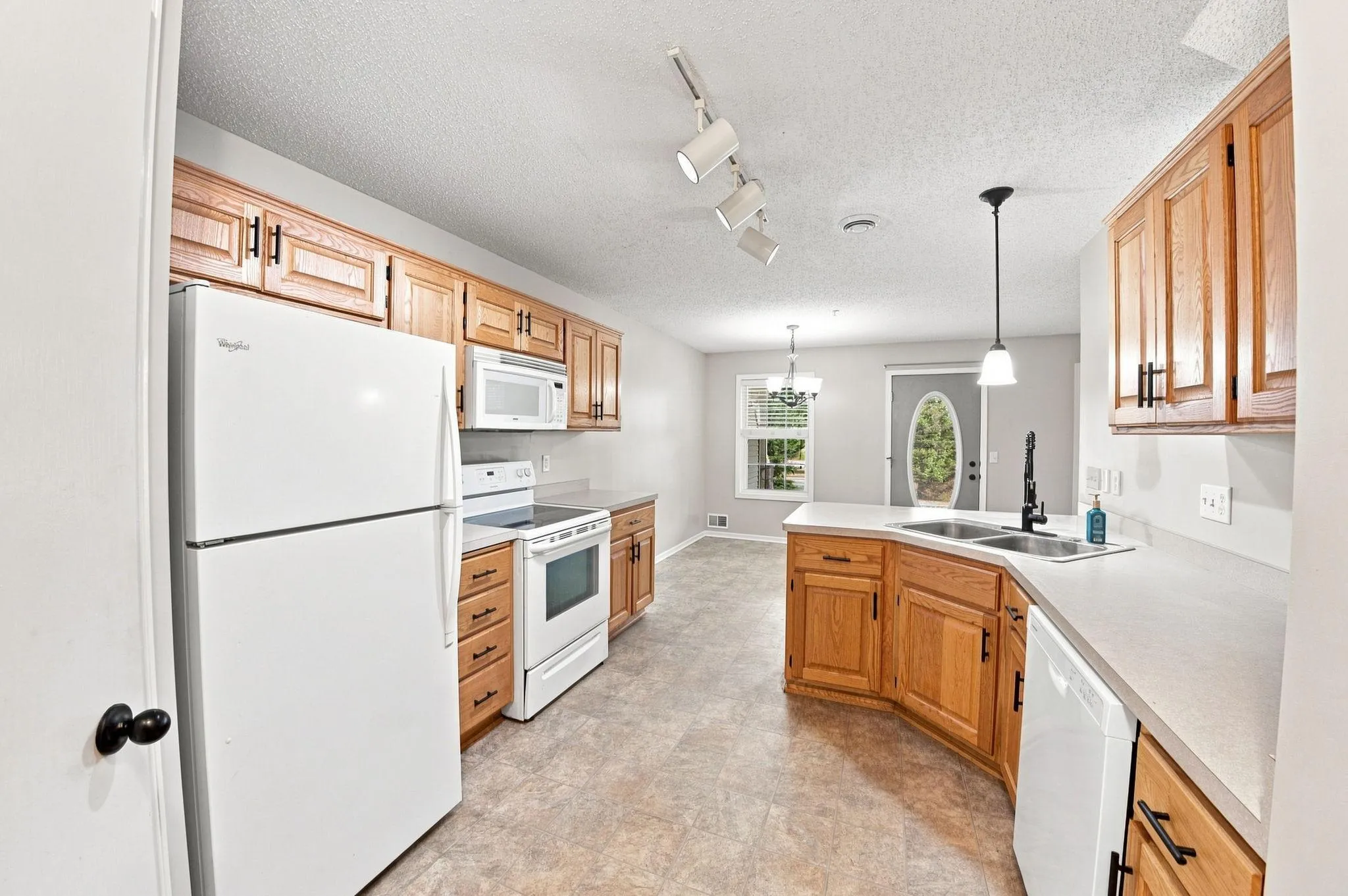 Photo 10 of 833 Winsome Nw Way