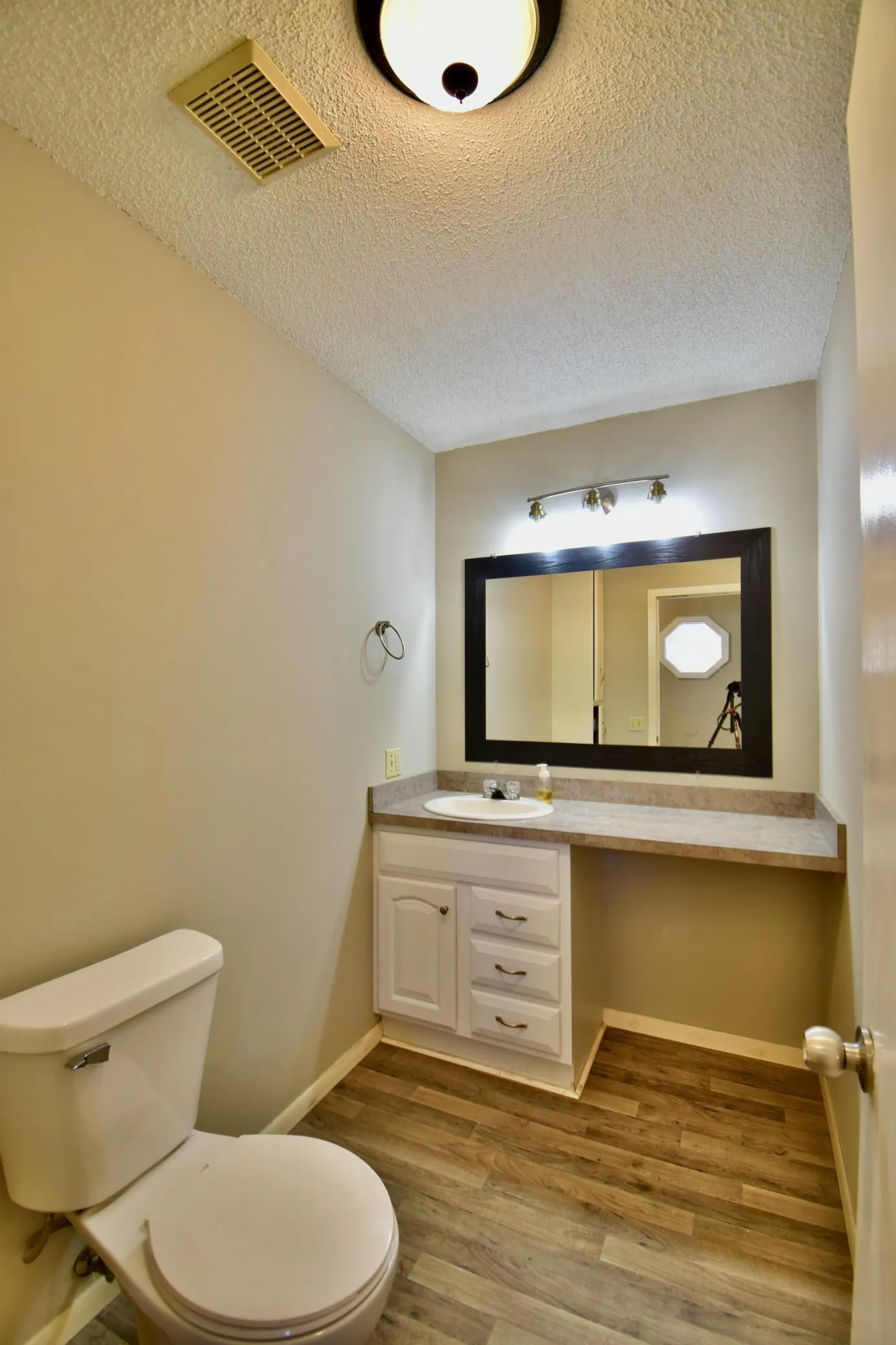 Photo 4 of 18555 147th Nw Street