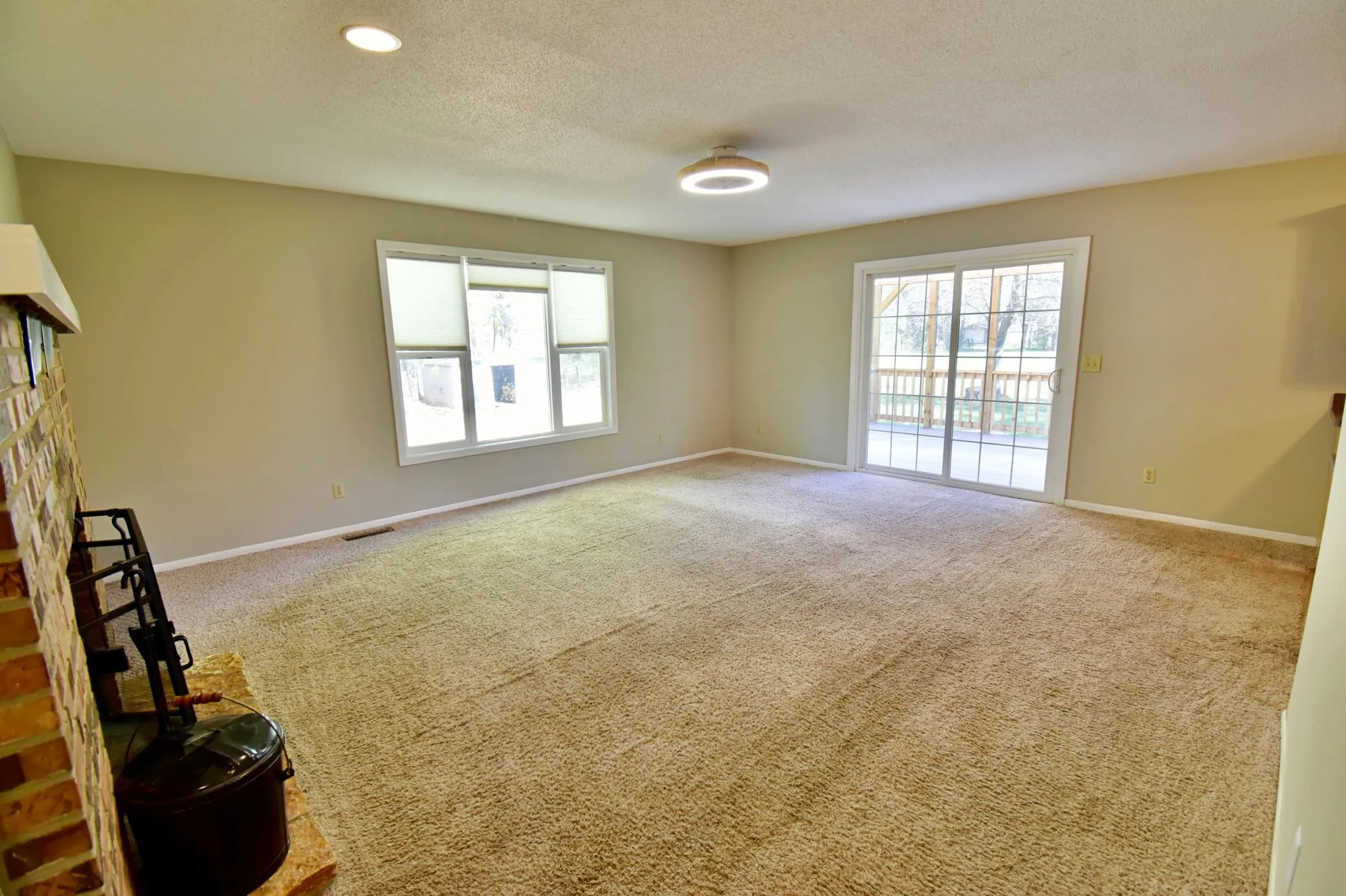 Photo 7 of 18555 147th Nw Street