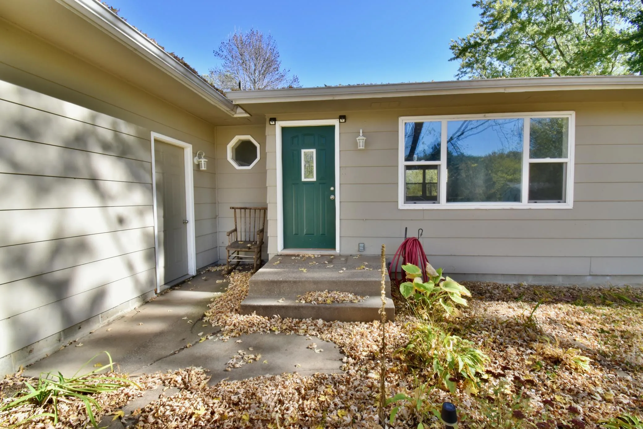Photo 2 of 18555 147th Nw Street