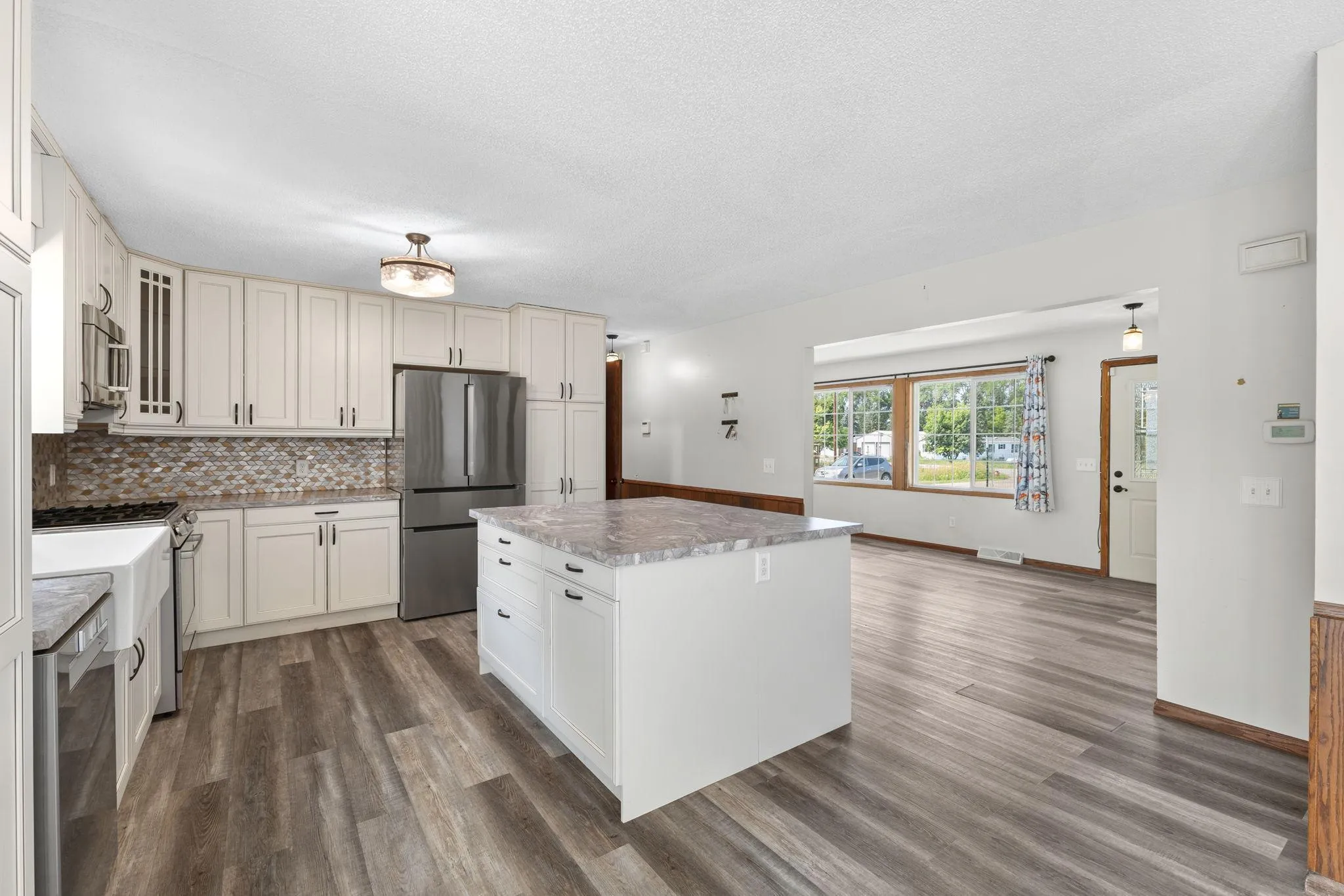 Photo 11 of 721 Oak S Avenue