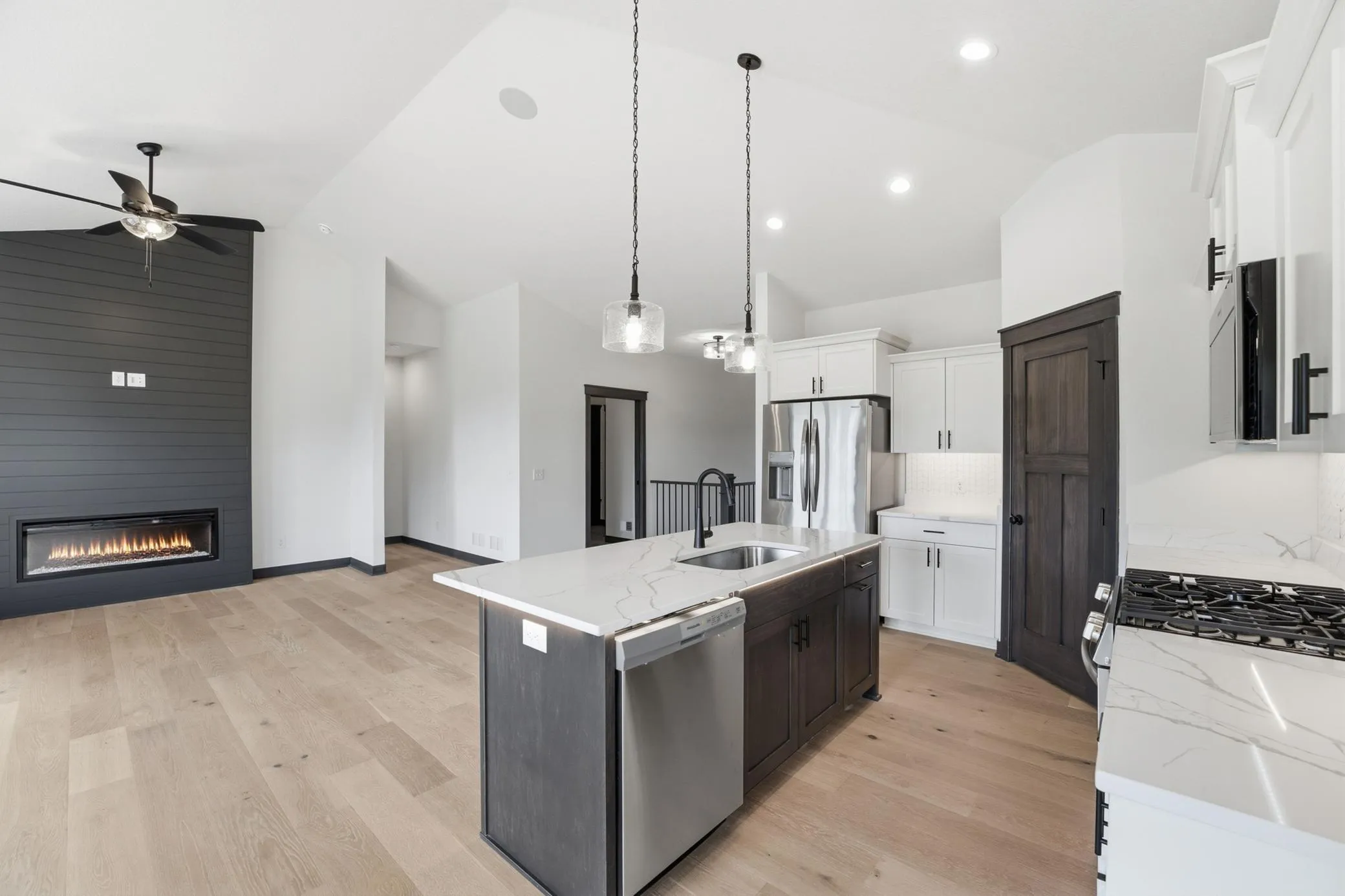Photo 9 of 909 Acorn Court