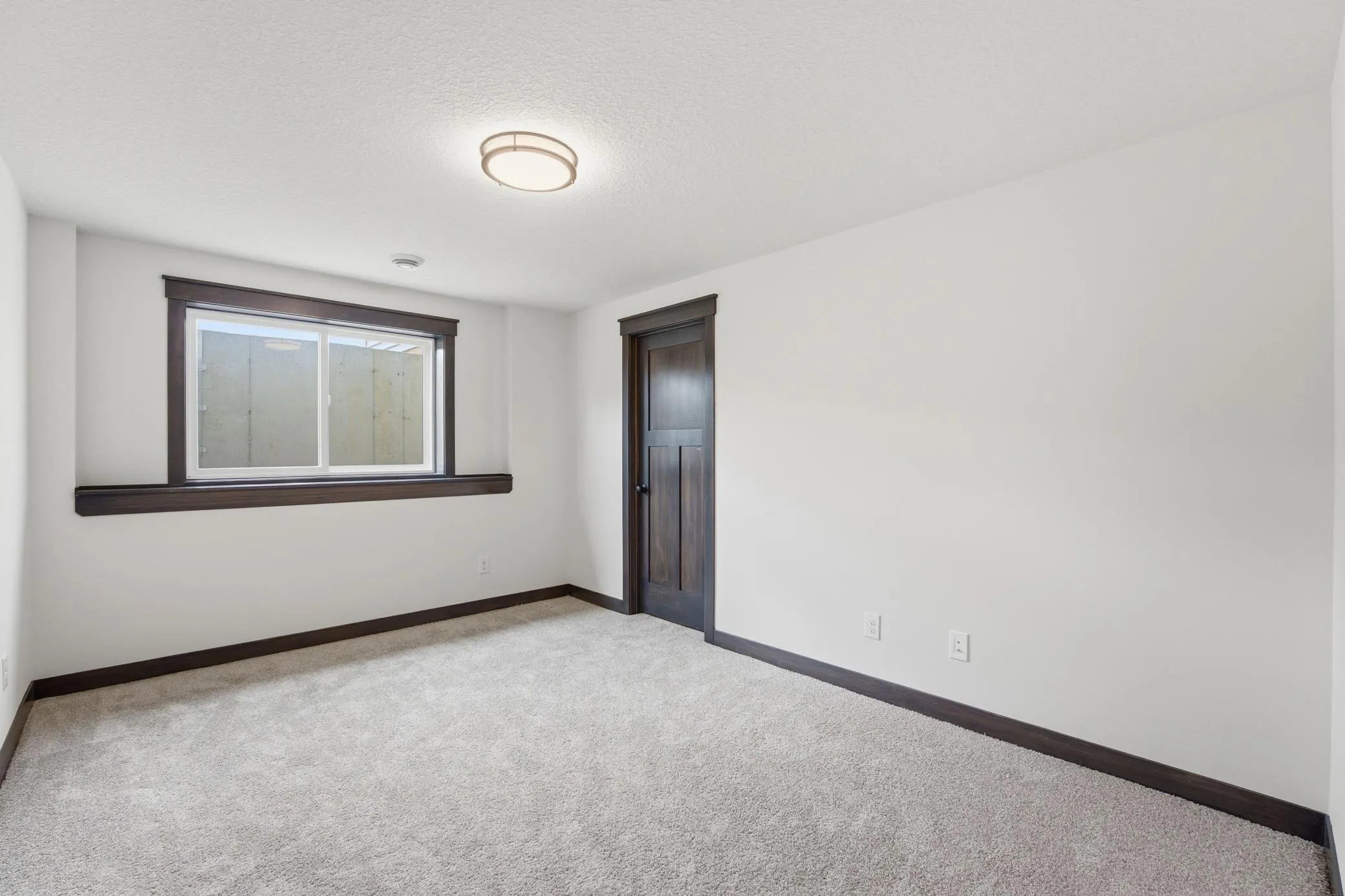 Photo 36 of 909 Acorn Court